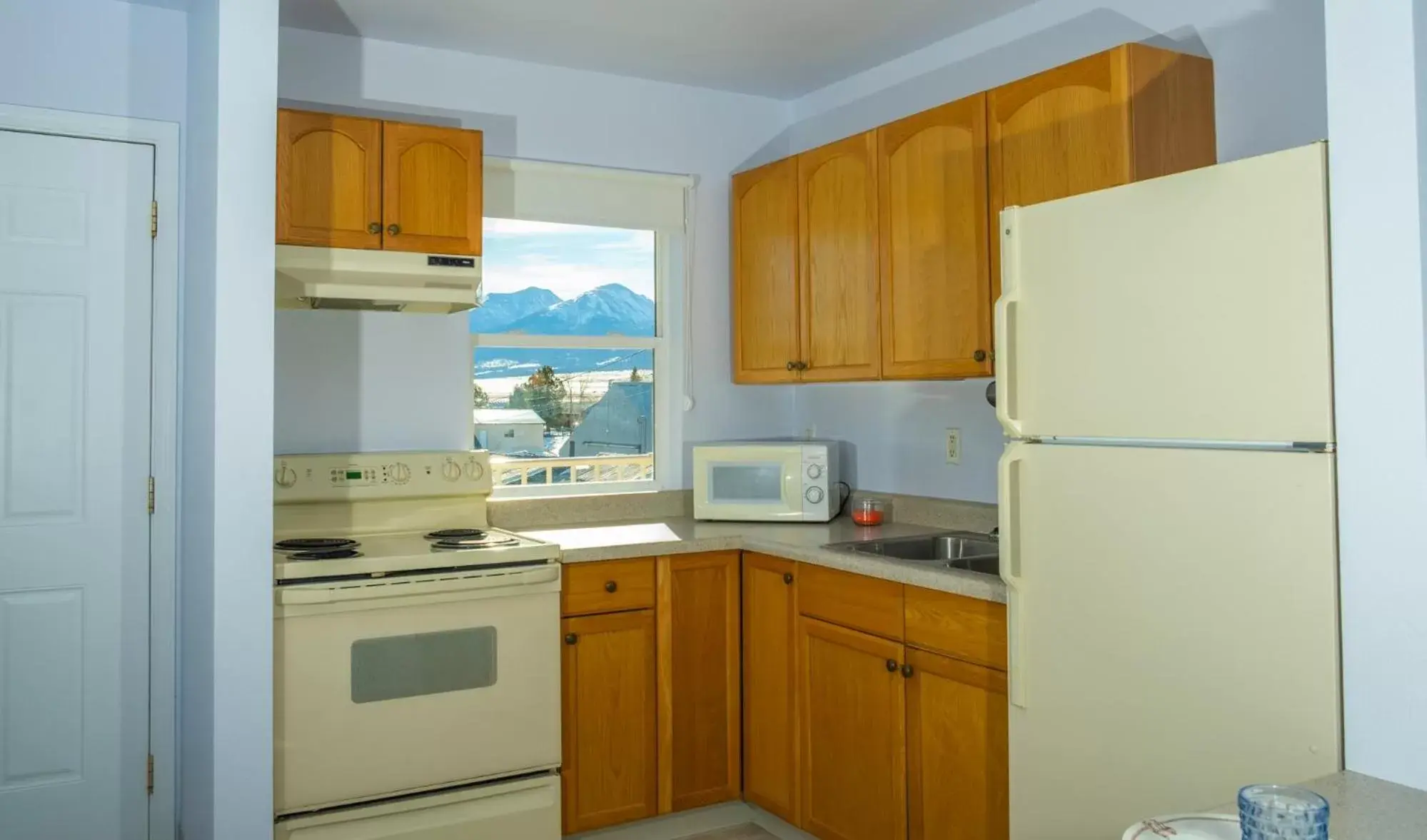 Kitchen/Kitchenette in Dark Sky Suites