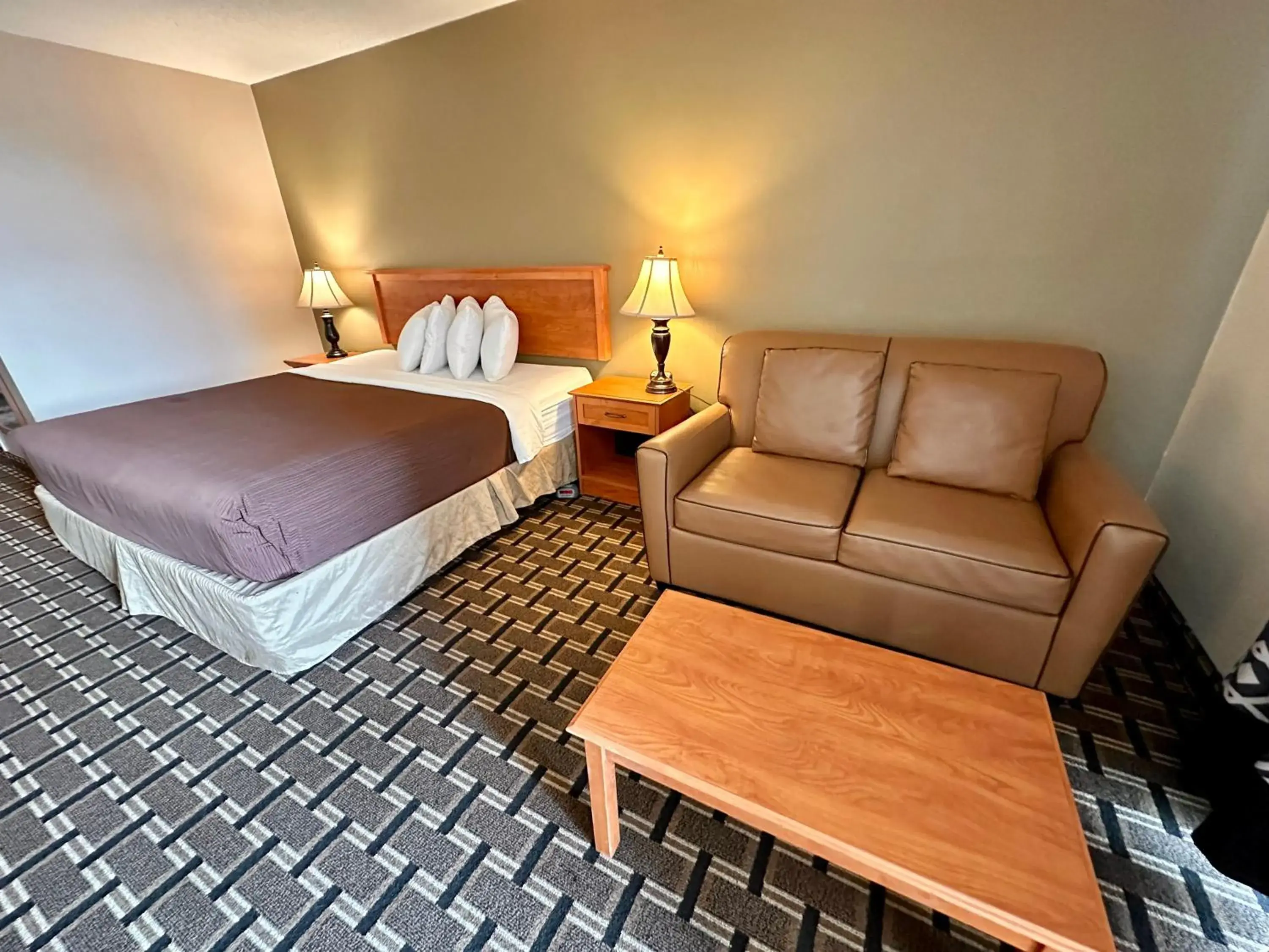 Bedroom, Bed in FairBridge Inn & Suites - Lewiston