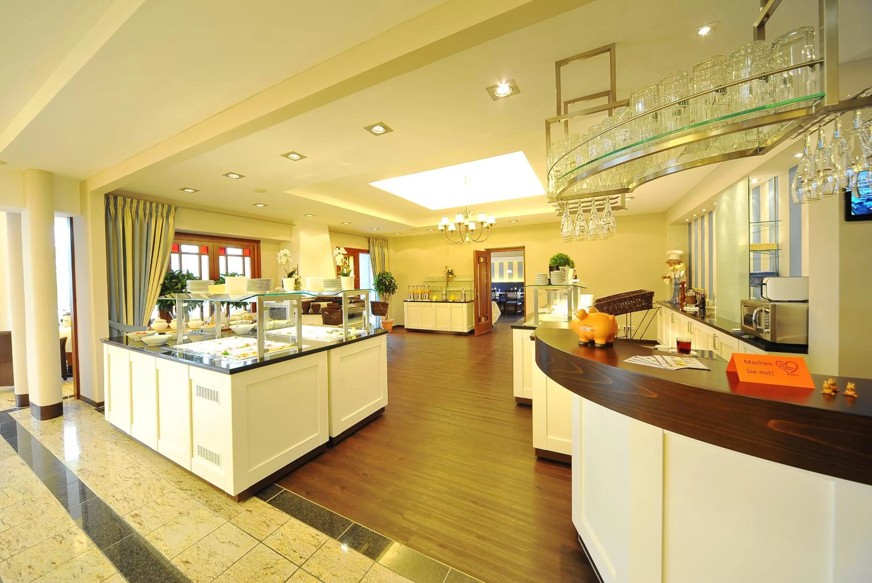 Buffet breakfast in Hotel Regina Maris