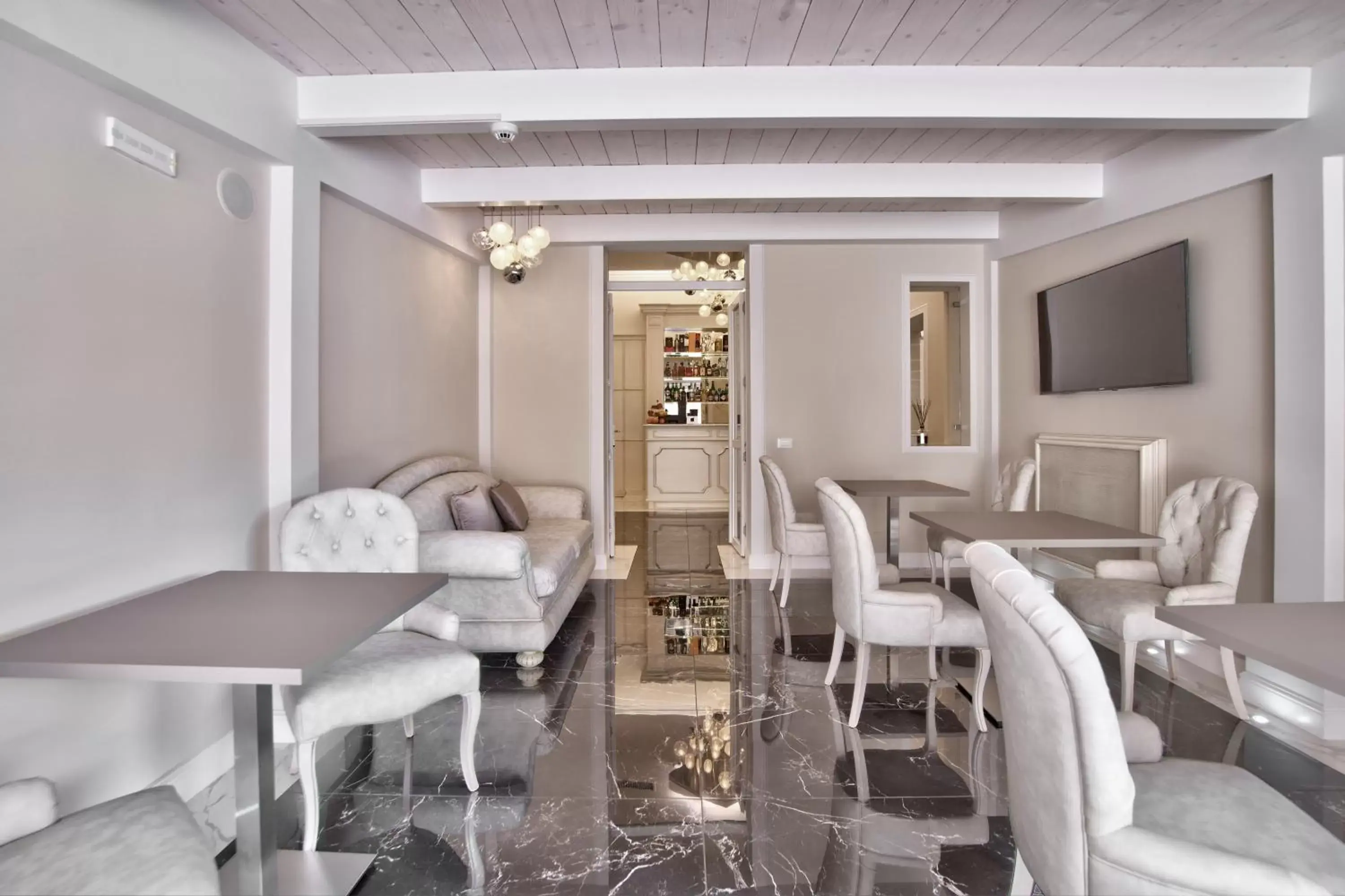 Lounge or bar, Restaurant/Places to Eat in The Moon Boutique Hotel & Spa