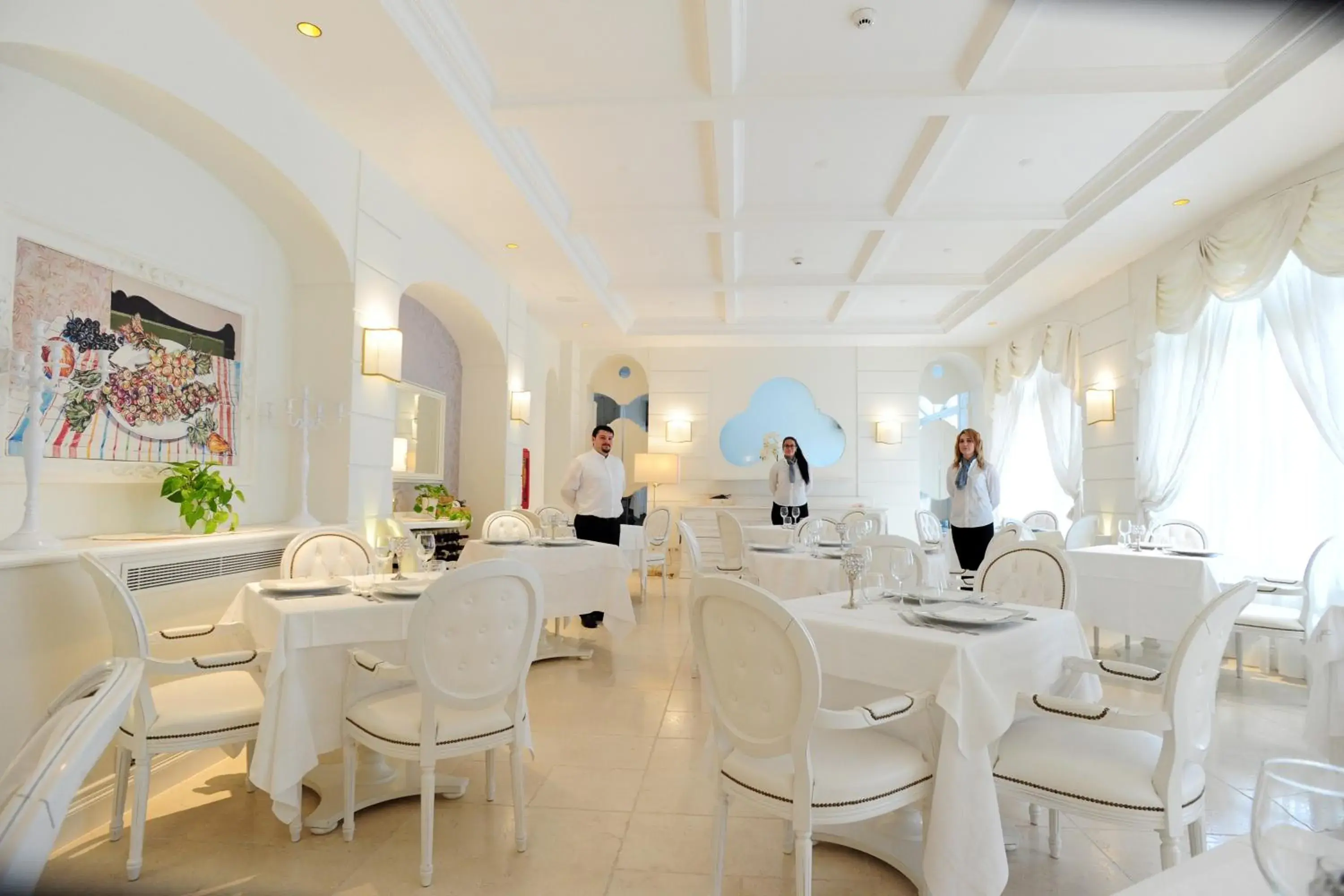 Restaurant/Places to Eat in Minori Palace