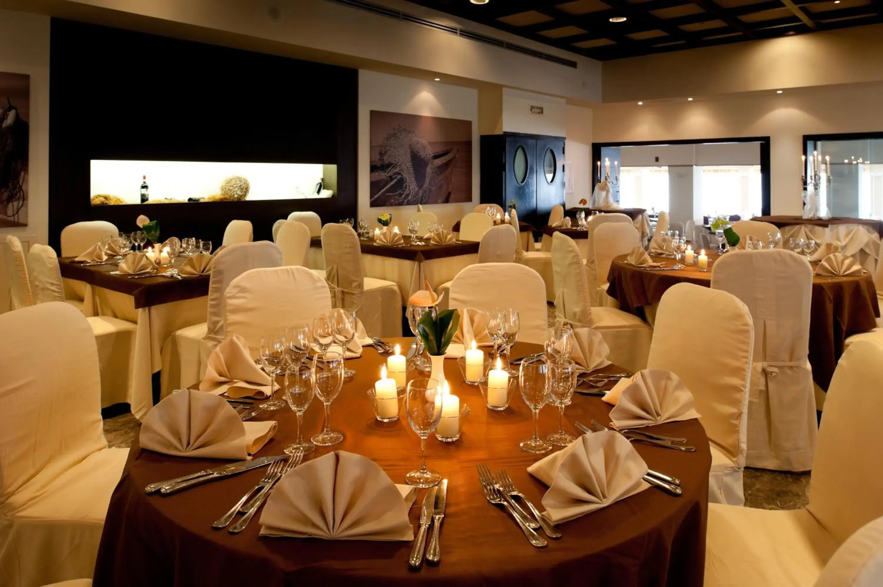 Restaurant/places to eat, Banquet Facilities in Grand Hotel Continental