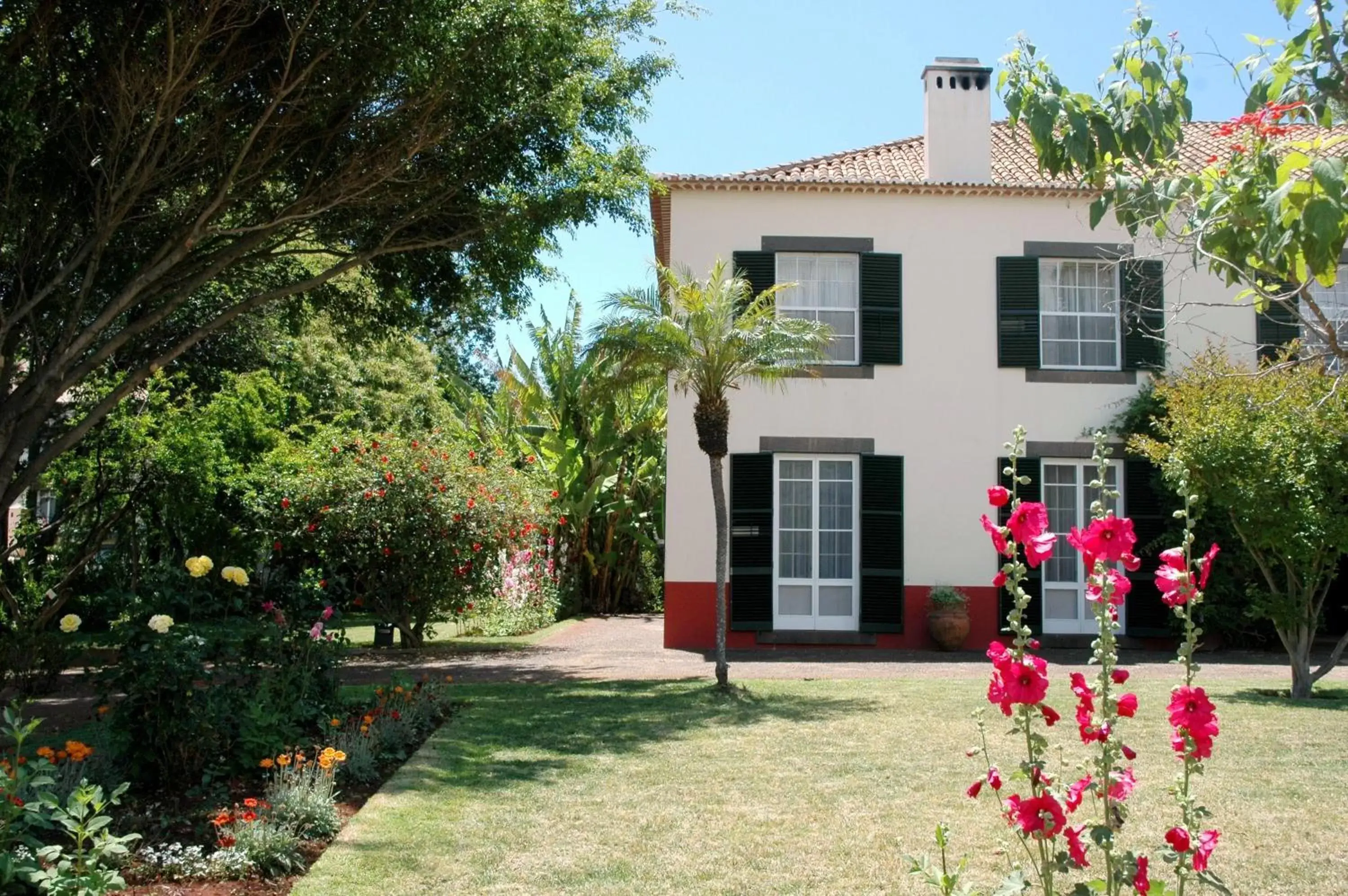 Facade/entrance, Property Building in Quinta da Bela Vista