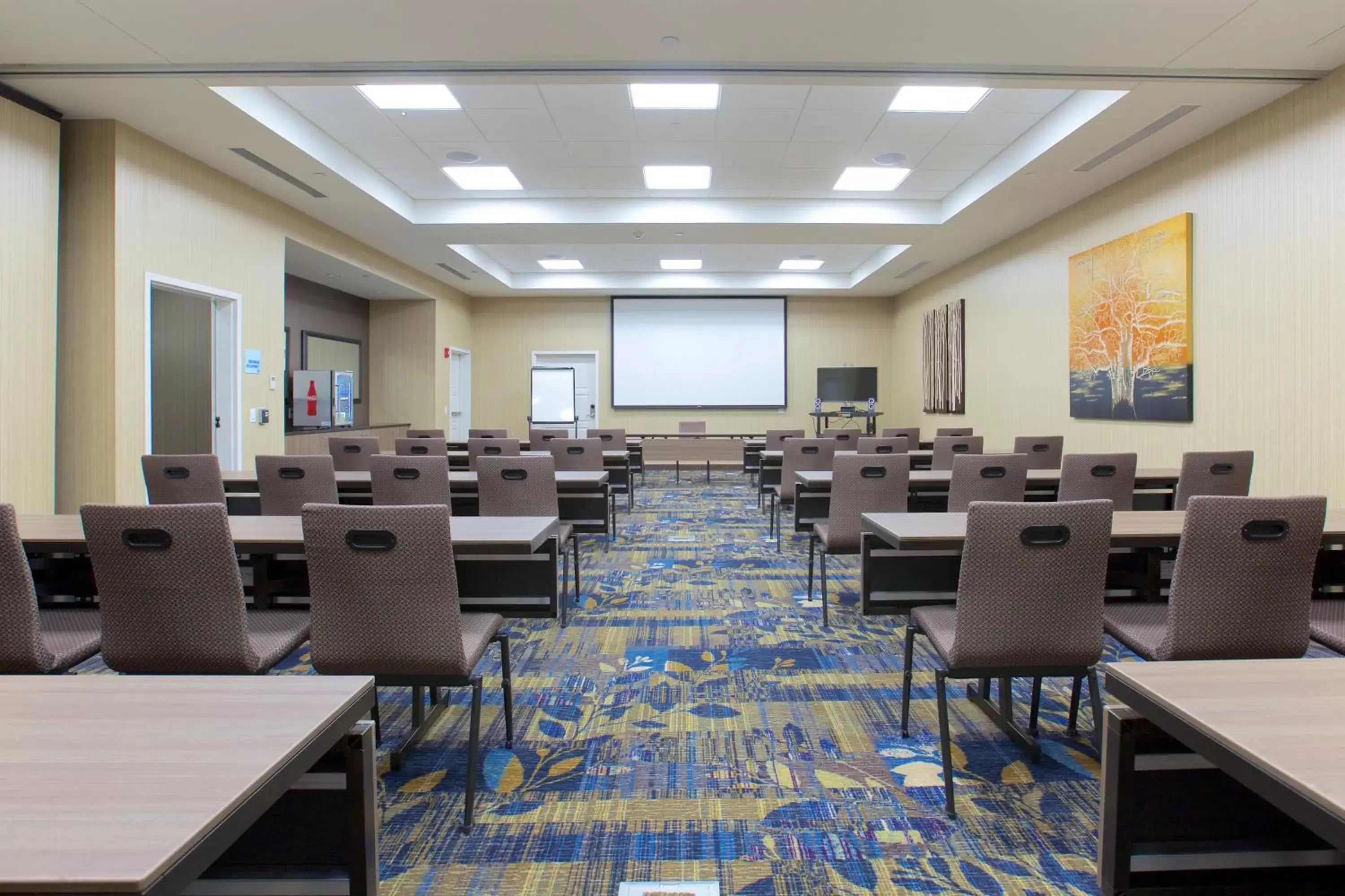 Meeting/conference room in Holiday Inn Express Fargo SW I94 Medical Center, an IHG Hotel