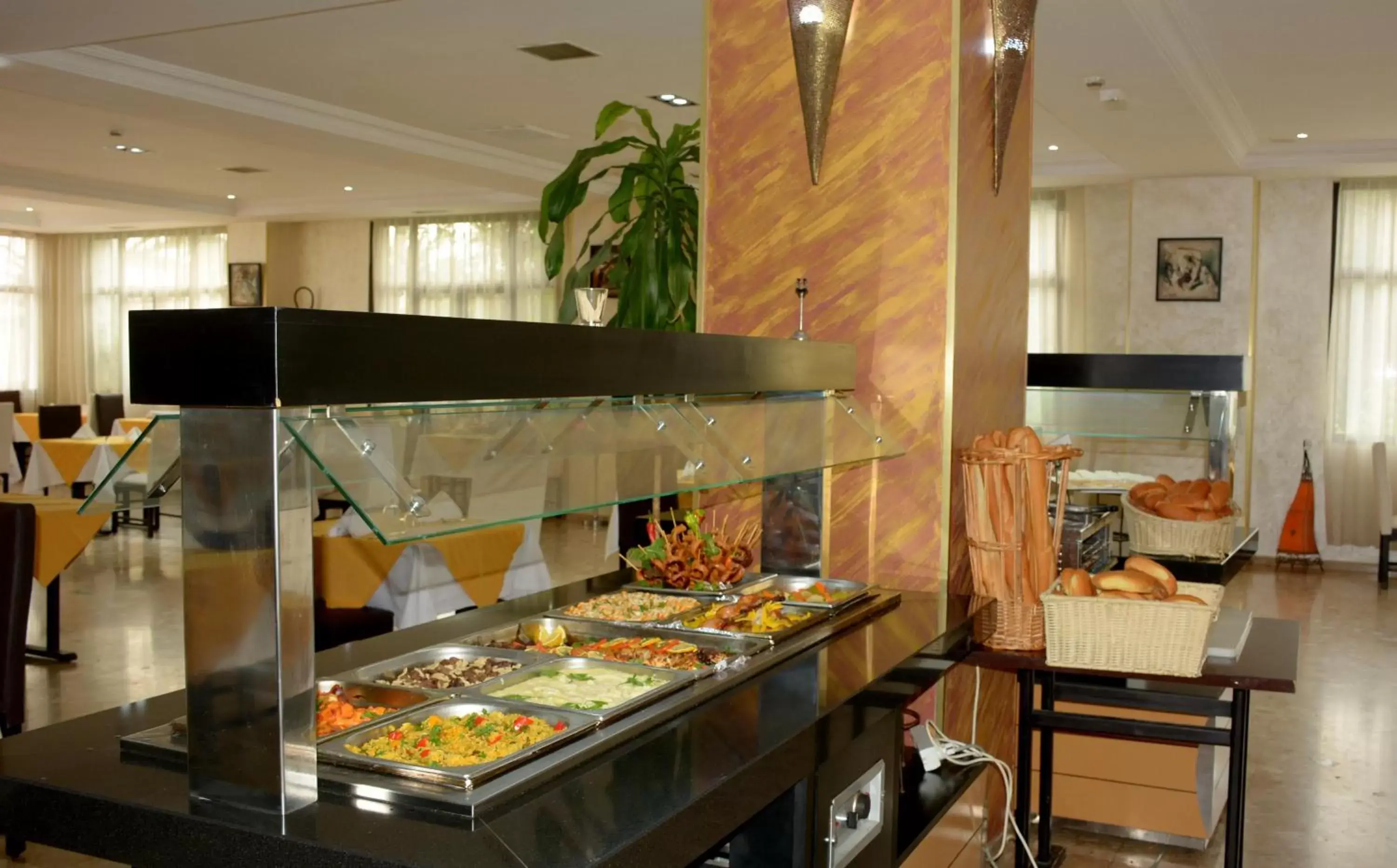 Restaurant/places to eat in Oasis Hotel & Spa