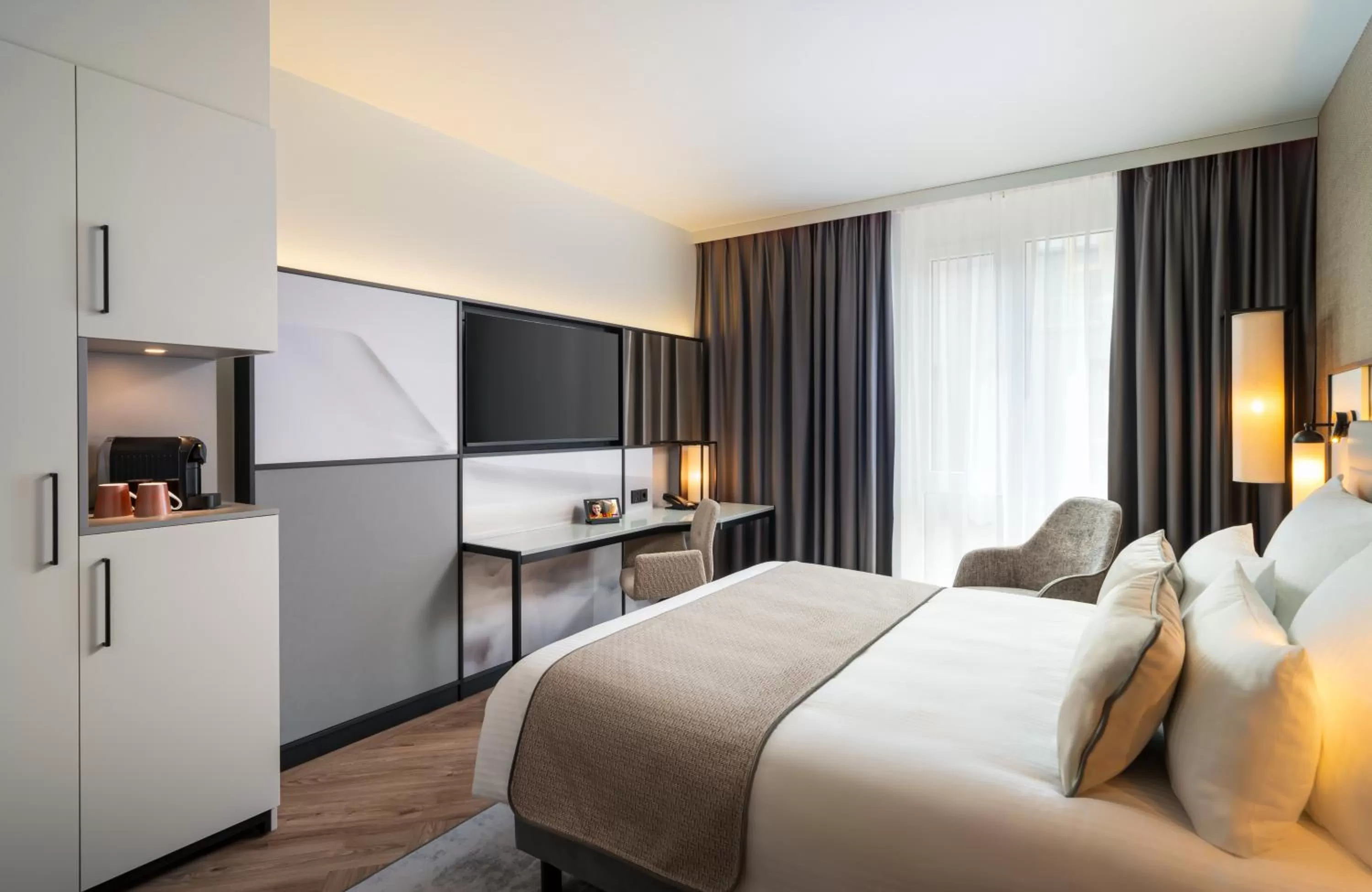 TV and multimedia, Bed in Leonardo Royal Hotel Cologne Bonn Airport