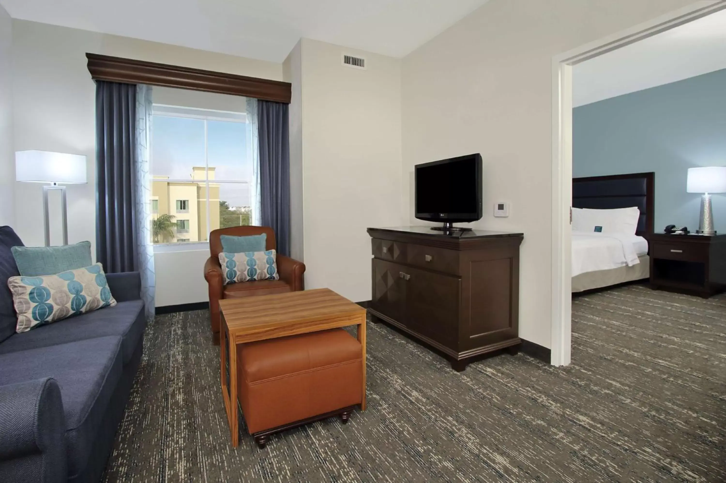 Living room, TV/Entertainment Center in Homewood Suites by Hilton Miami - Airport West