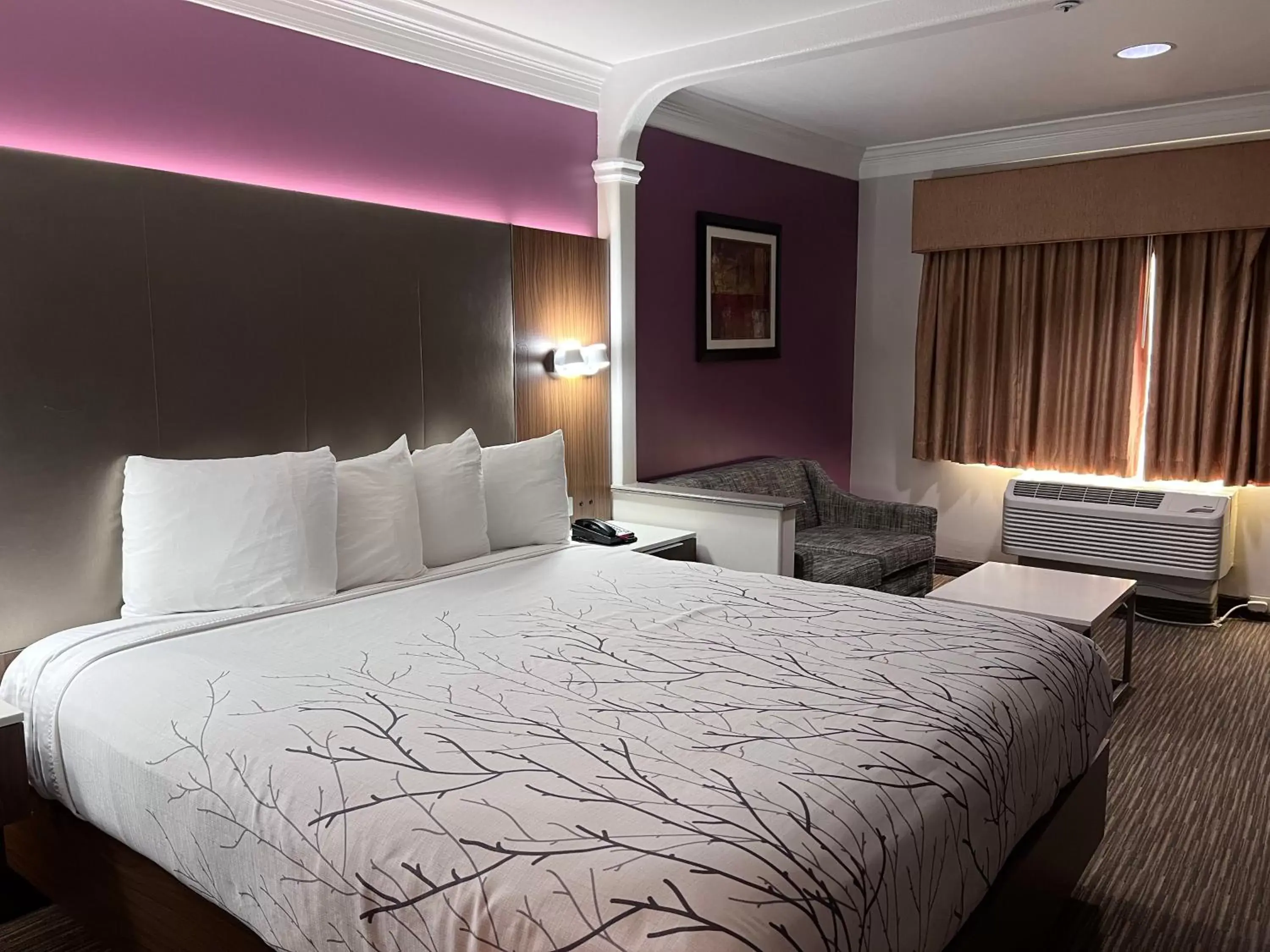 Bedroom, Bed in Best Western Plus Suites Hotel - Los Angeles LAX Airport