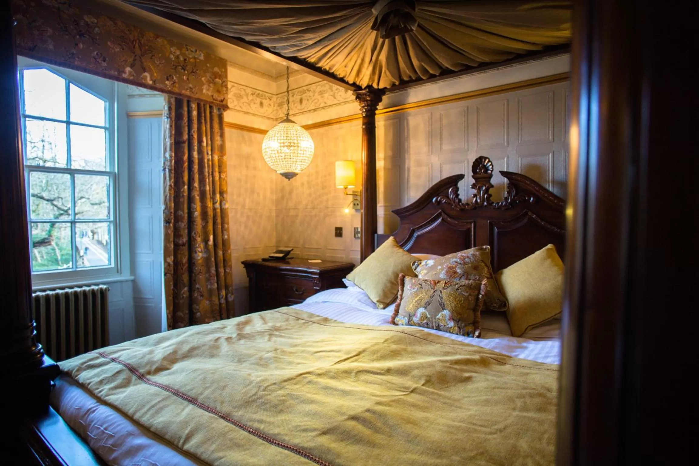 Bed in Royal Oak Hotel