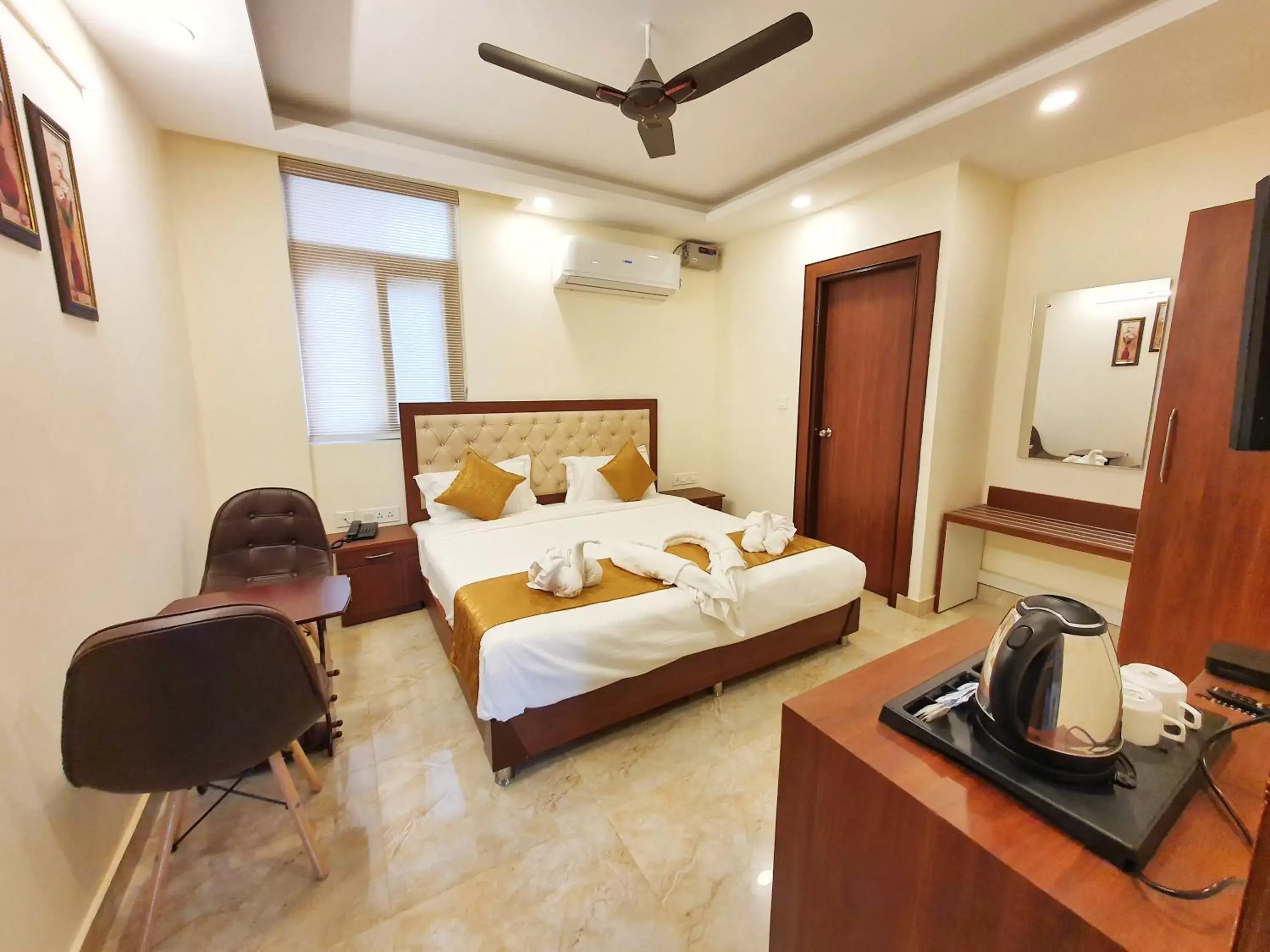 Photo of the whole room, Bed in The Park Residency Photo of the whole room, Bed in The Park Residency