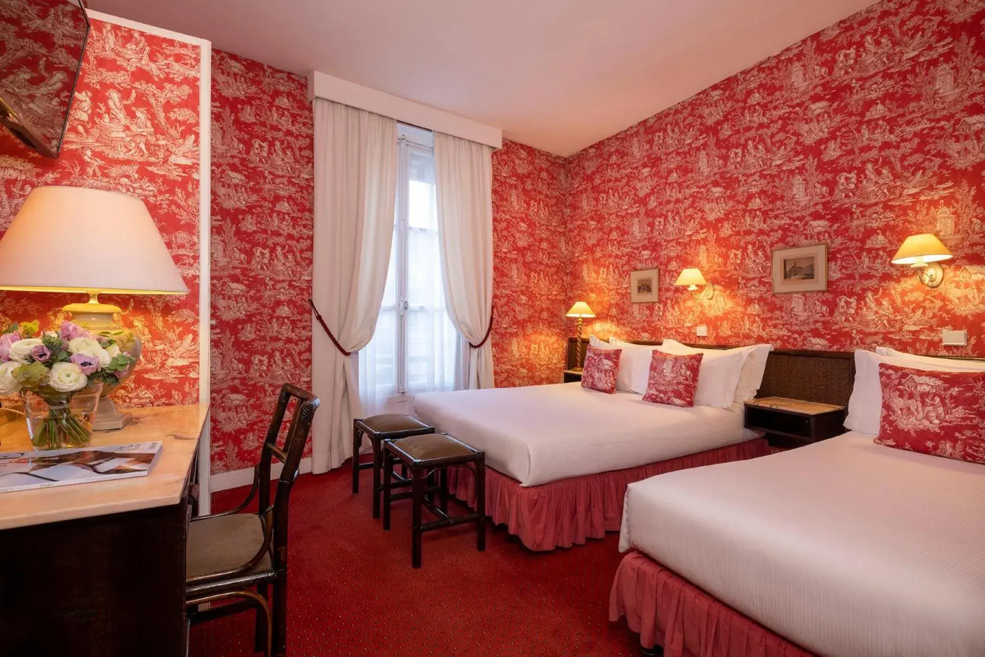 Photo of the whole room, Bed in Hotel Clément