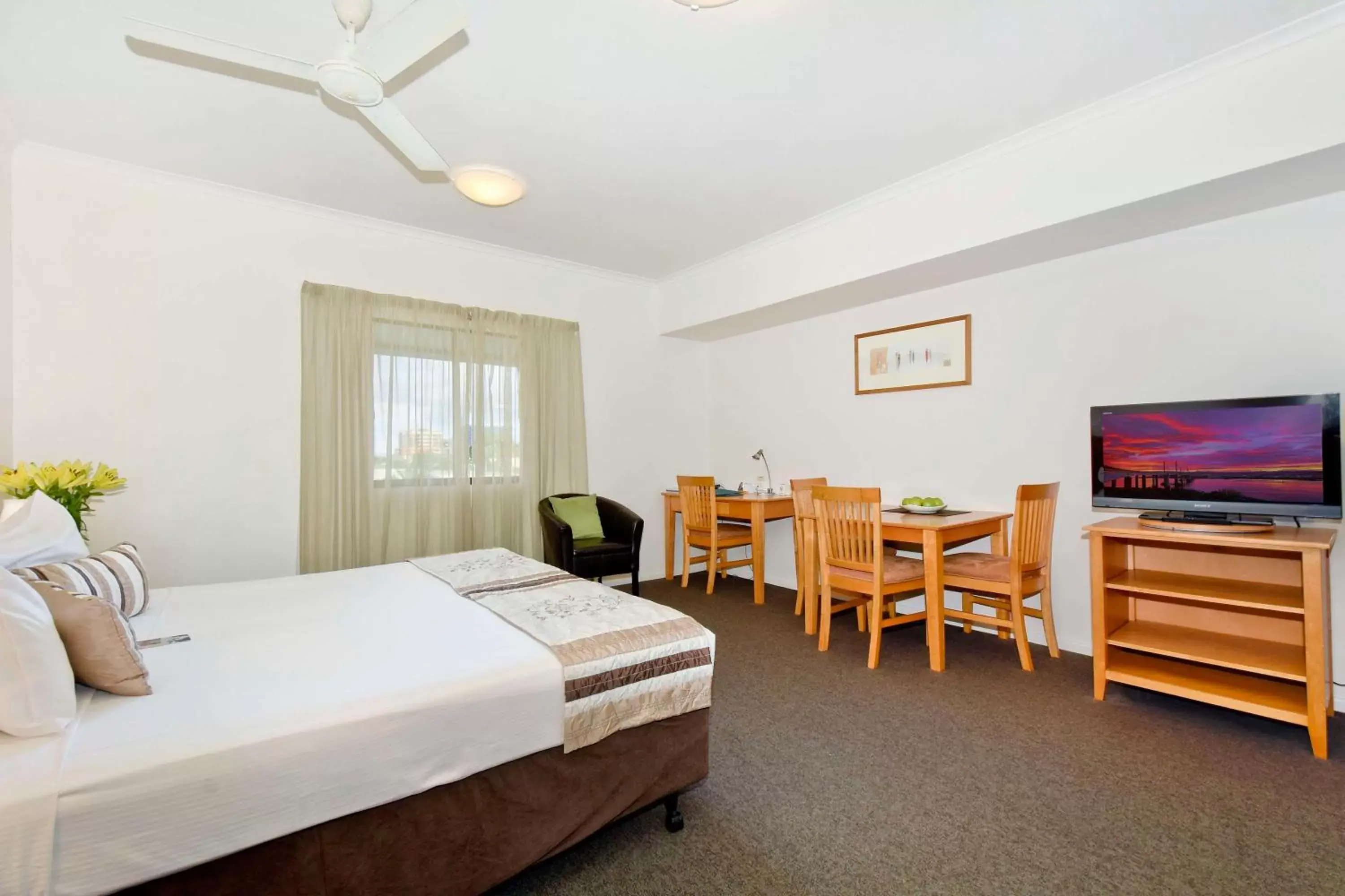 Dining area in Metro Advance Apartments & Hotel