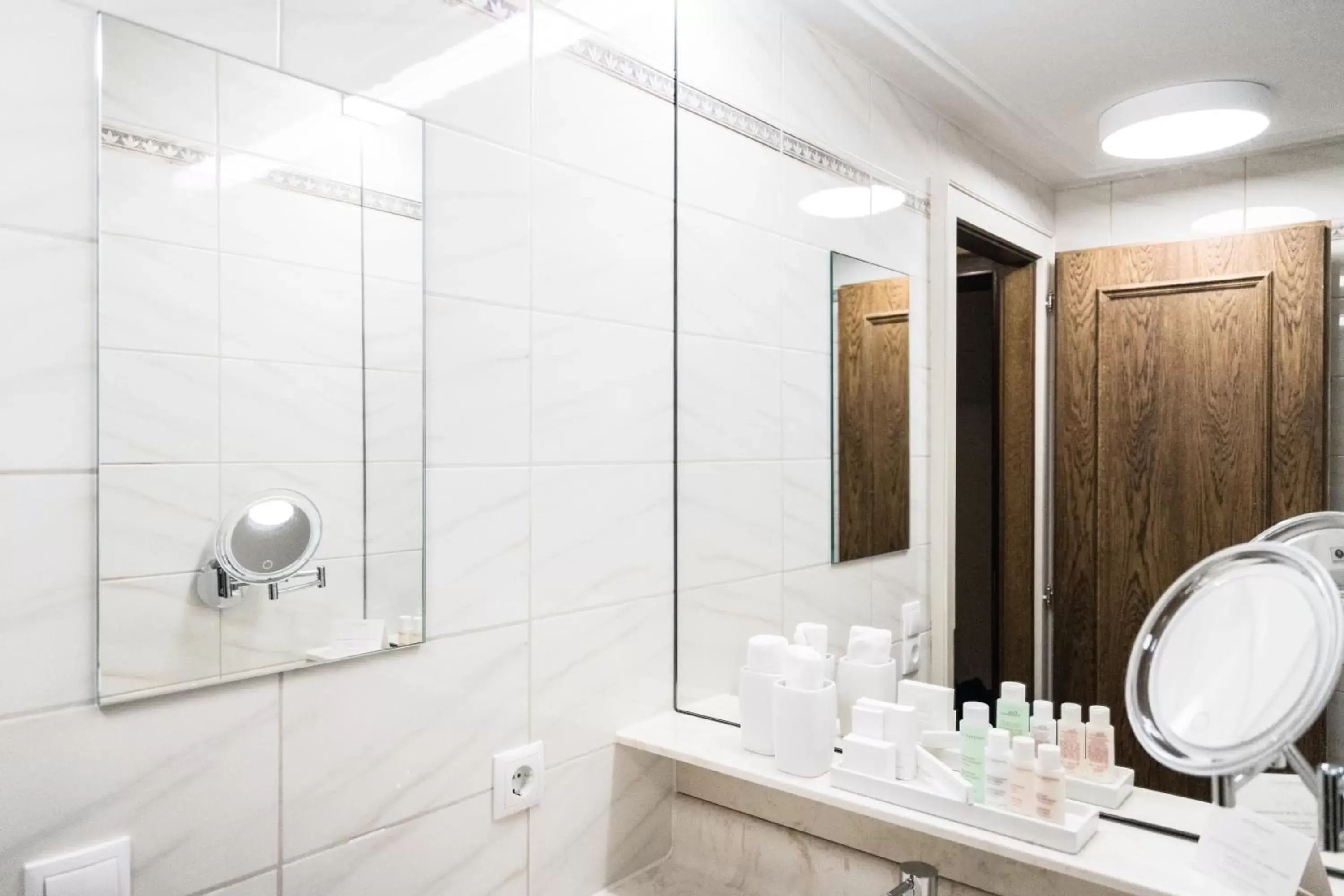 Photo of the whole room, Bathroom in Pfefferkorn's Hotel