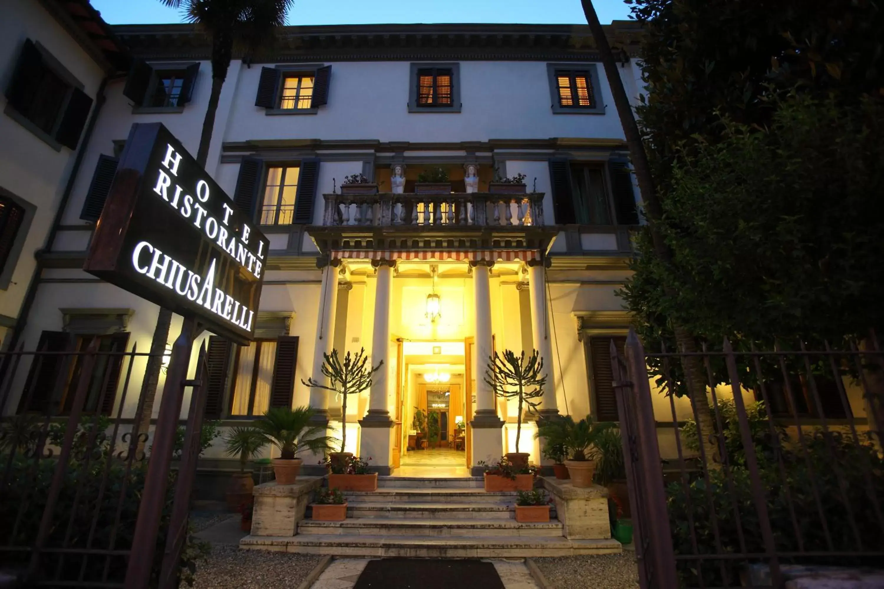 Facade/entrance, Property Building in Albergo Chiusarelli