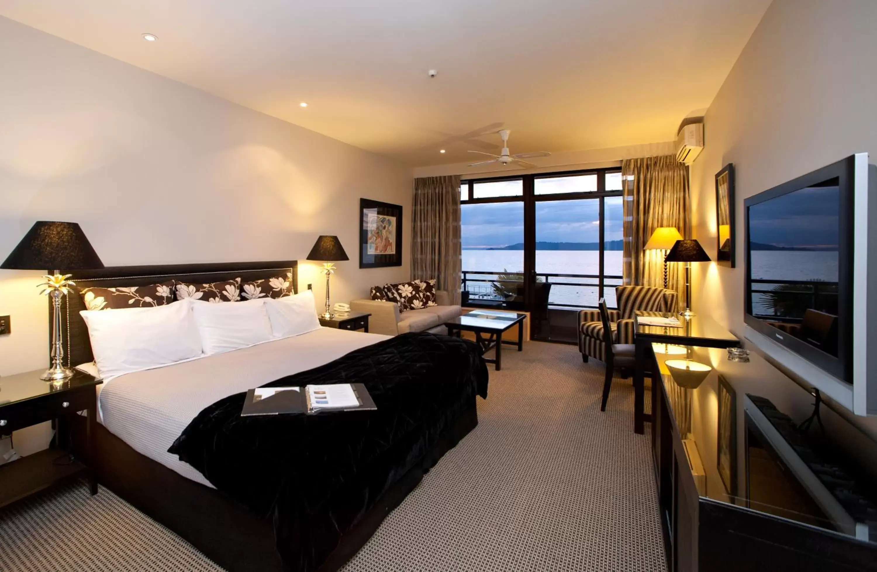 Balcony/Terrace, Sea View in Millennium Hotel & Resort Manuels Taupo