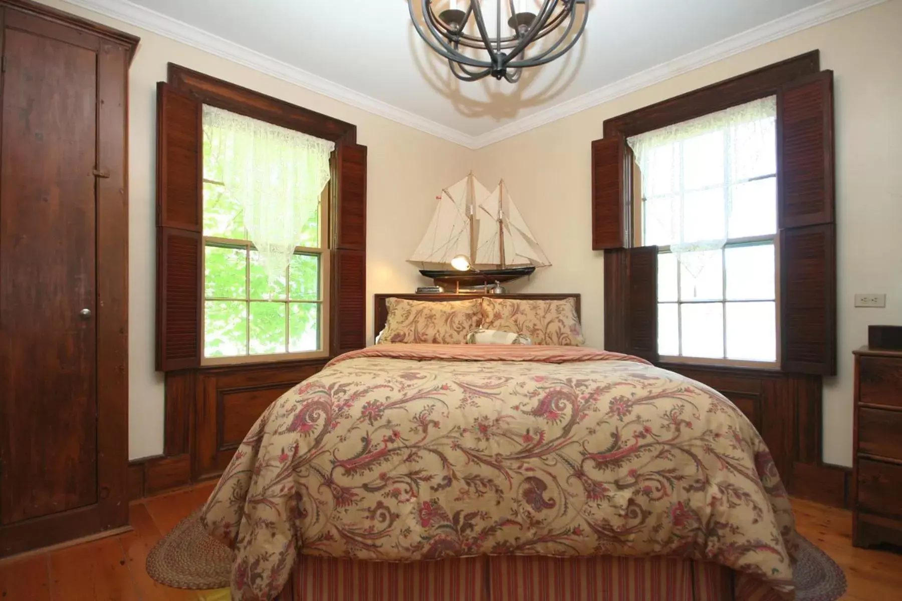 Bedroom, Bed in Fisherman's Daughter B&B