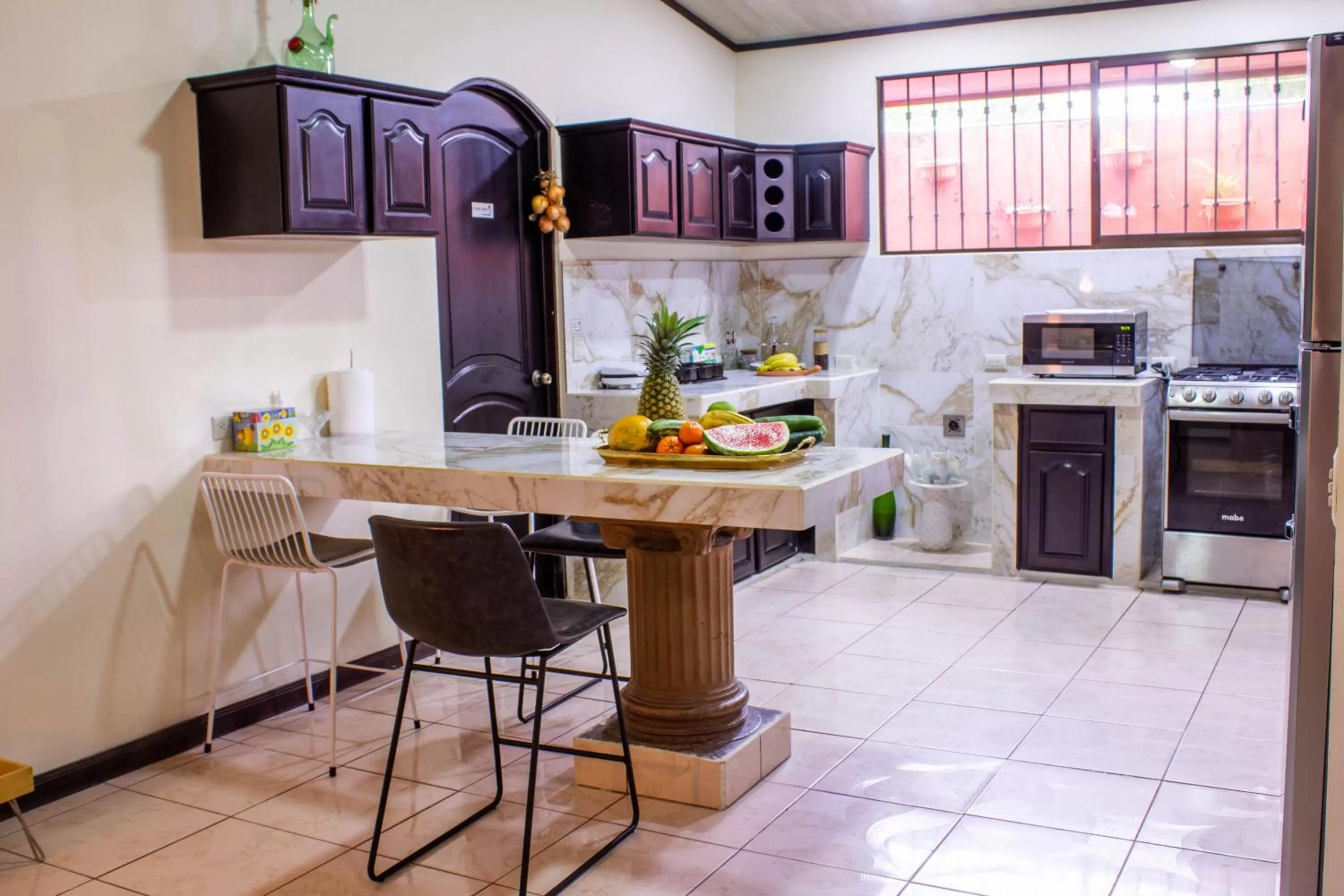 Kitchen or kitchenette, Kitchen/Kitchenette in Tico House Bed & Breakfast