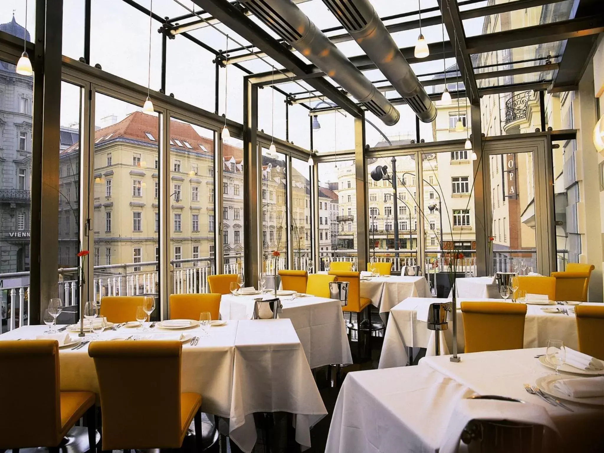 Restaurant/places to eat in Hotel Ambassador Restaurant/places to eat in Hotel Ambassador