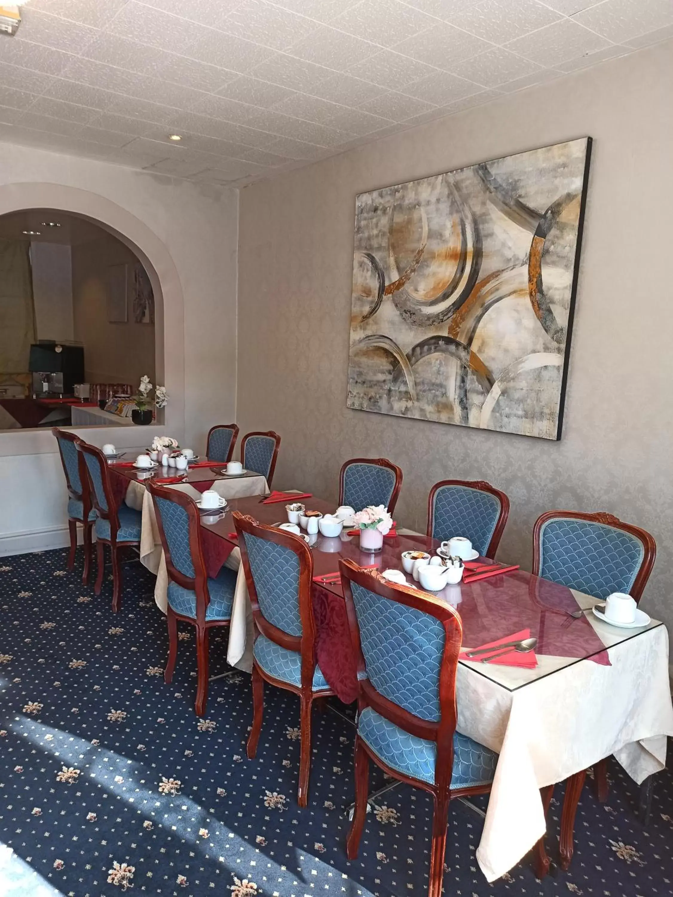 Restaurant/places to eat in Crystal Hotel & Savour Restaurant/places to eat in Crystal Hotel & Savour