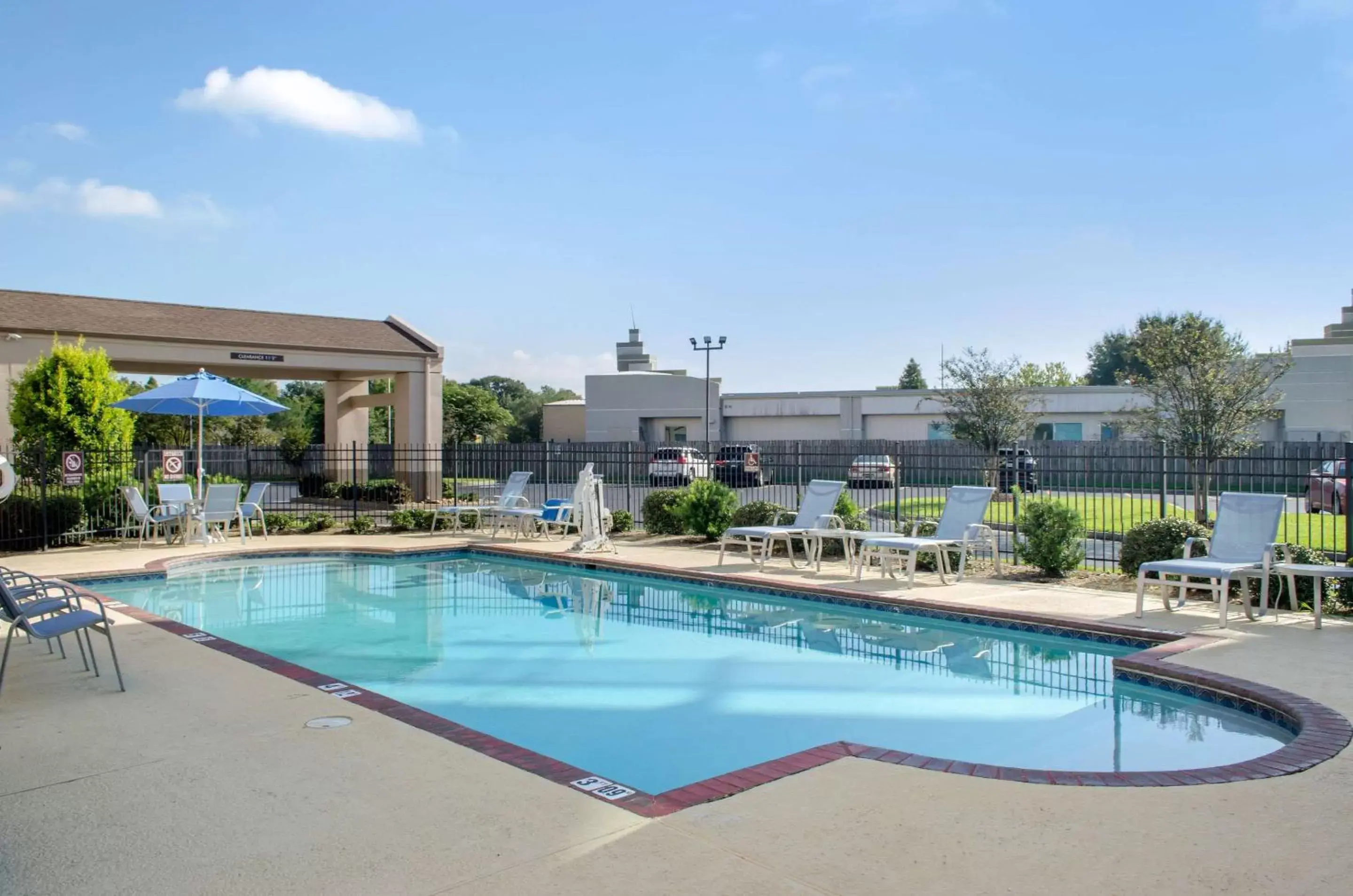 Swimming Pool in Sleep Inn Baton Rouge East I-12