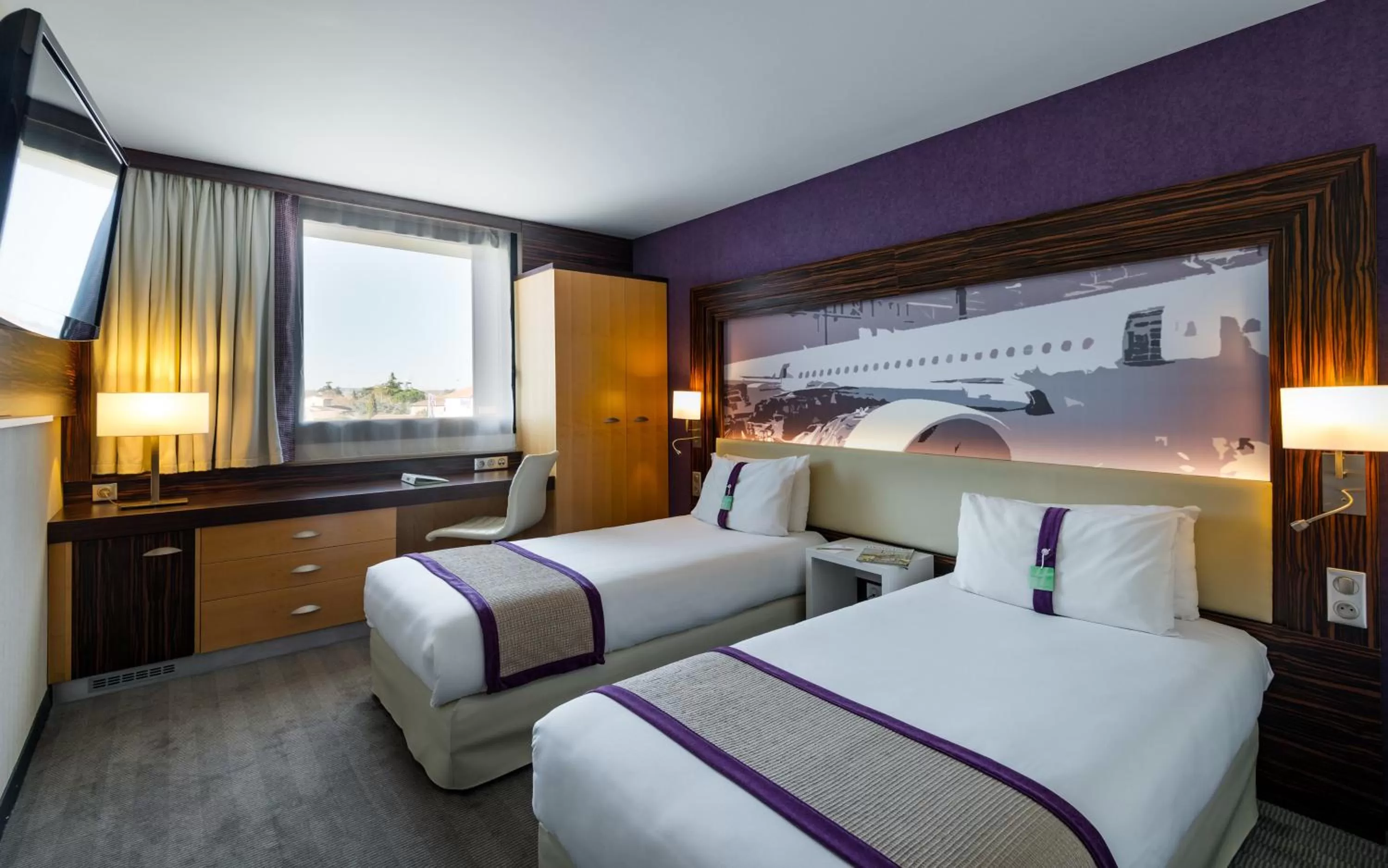 Photo of the whole room, Bed in Holiday Inn Toulouse Airport by IHG
