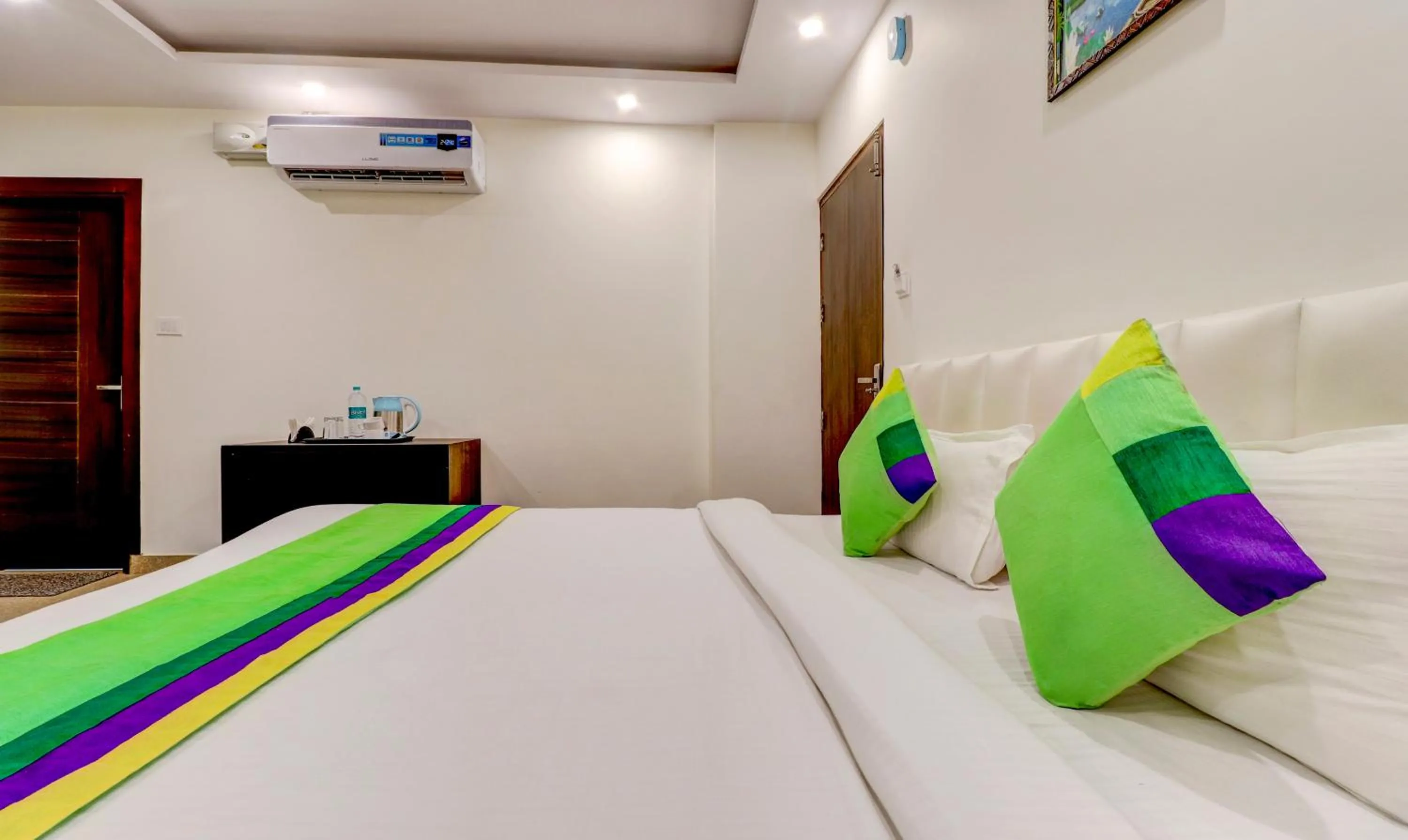 Bedroom, Bed in Itsy Hotels NV, Tapovan