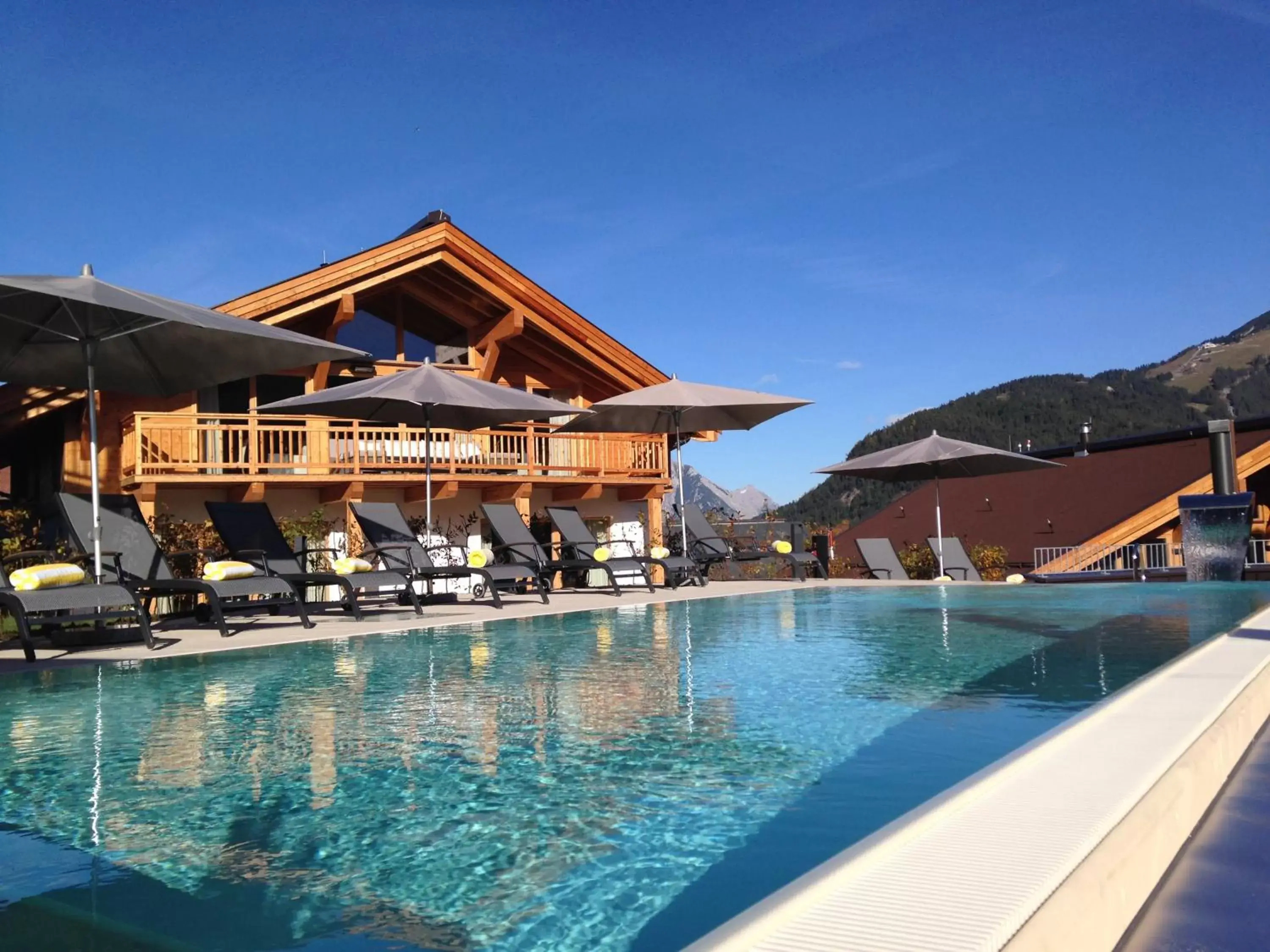 Facade/entrance, Swimming Pool in Mountains Hotel