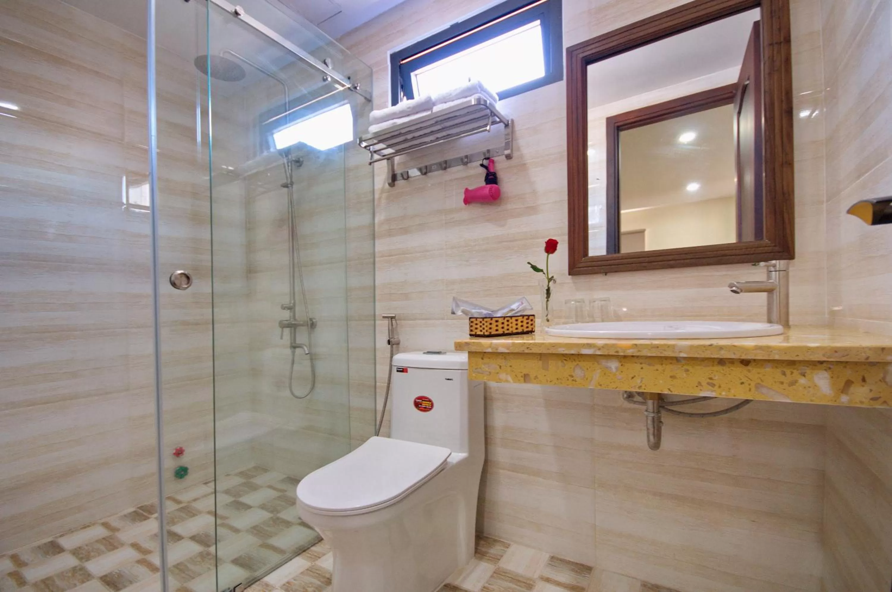 Shower in Harvey Hotel & Apartments