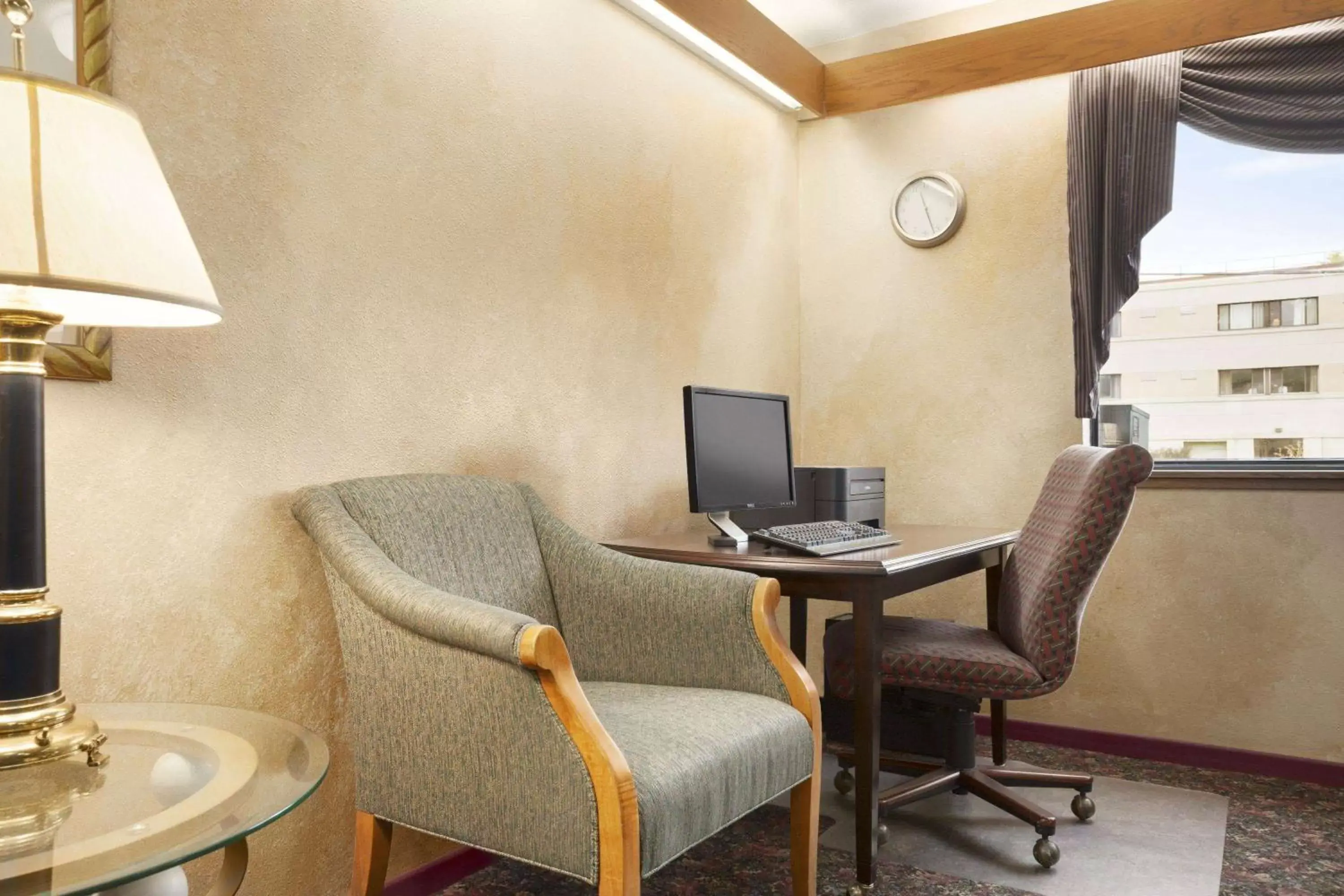 Business facilities in Super 8 by Wyndham Milwaukee Airport