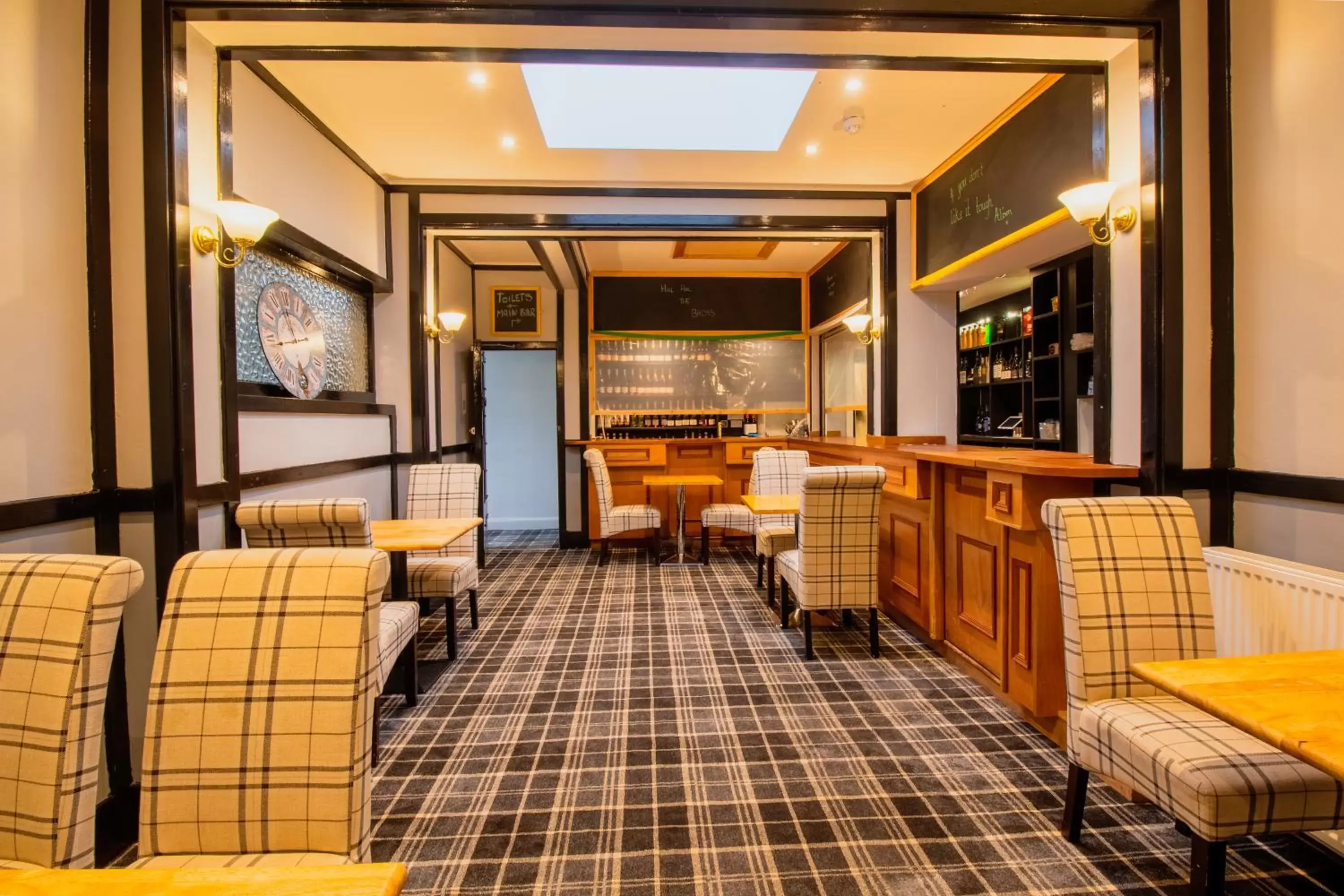 Lounge or bar in The Ben Mhor Hotel, Bar & Restaurant
