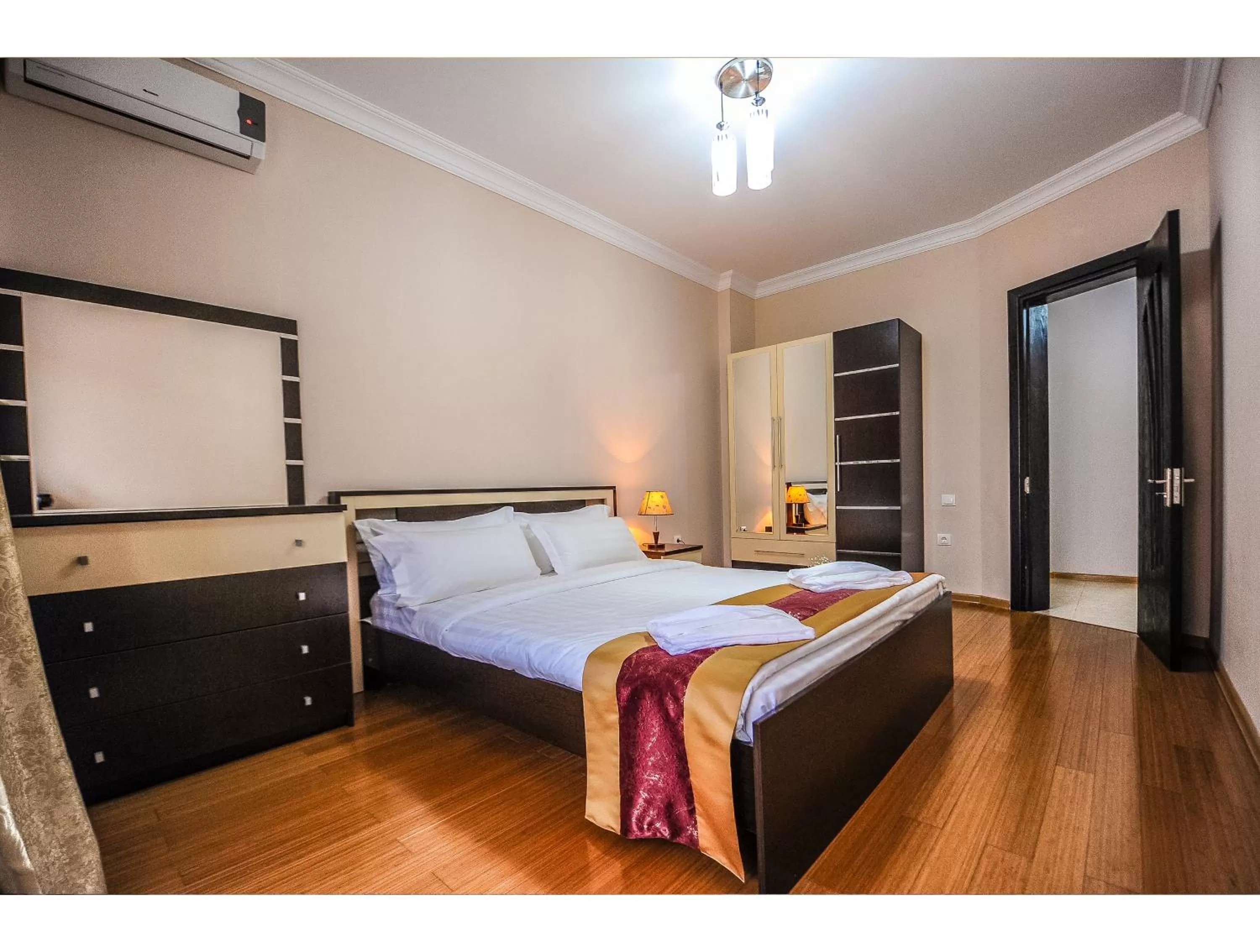 Property building, Bed in Hotel Aisi