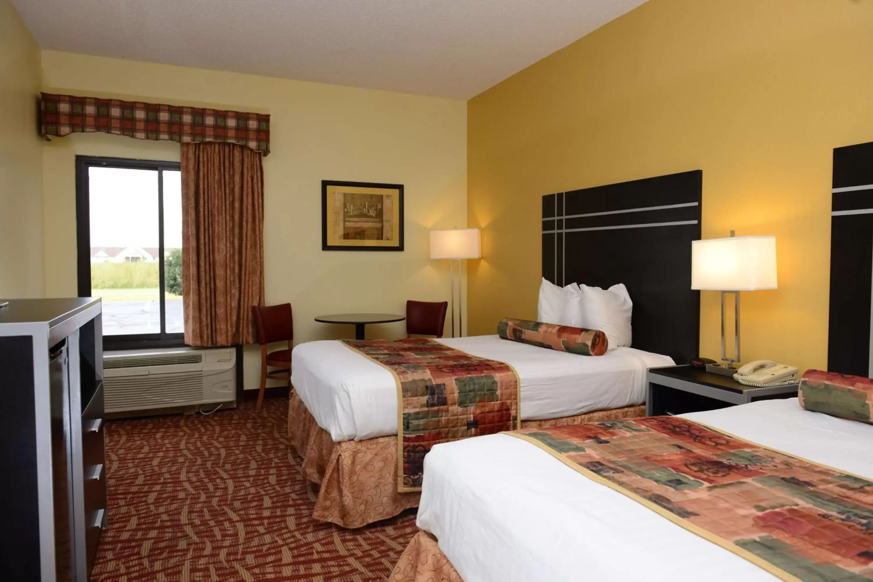 Photo of the whole room, Bed in SureStay Hotel by Best Western Robinsonville Tunica