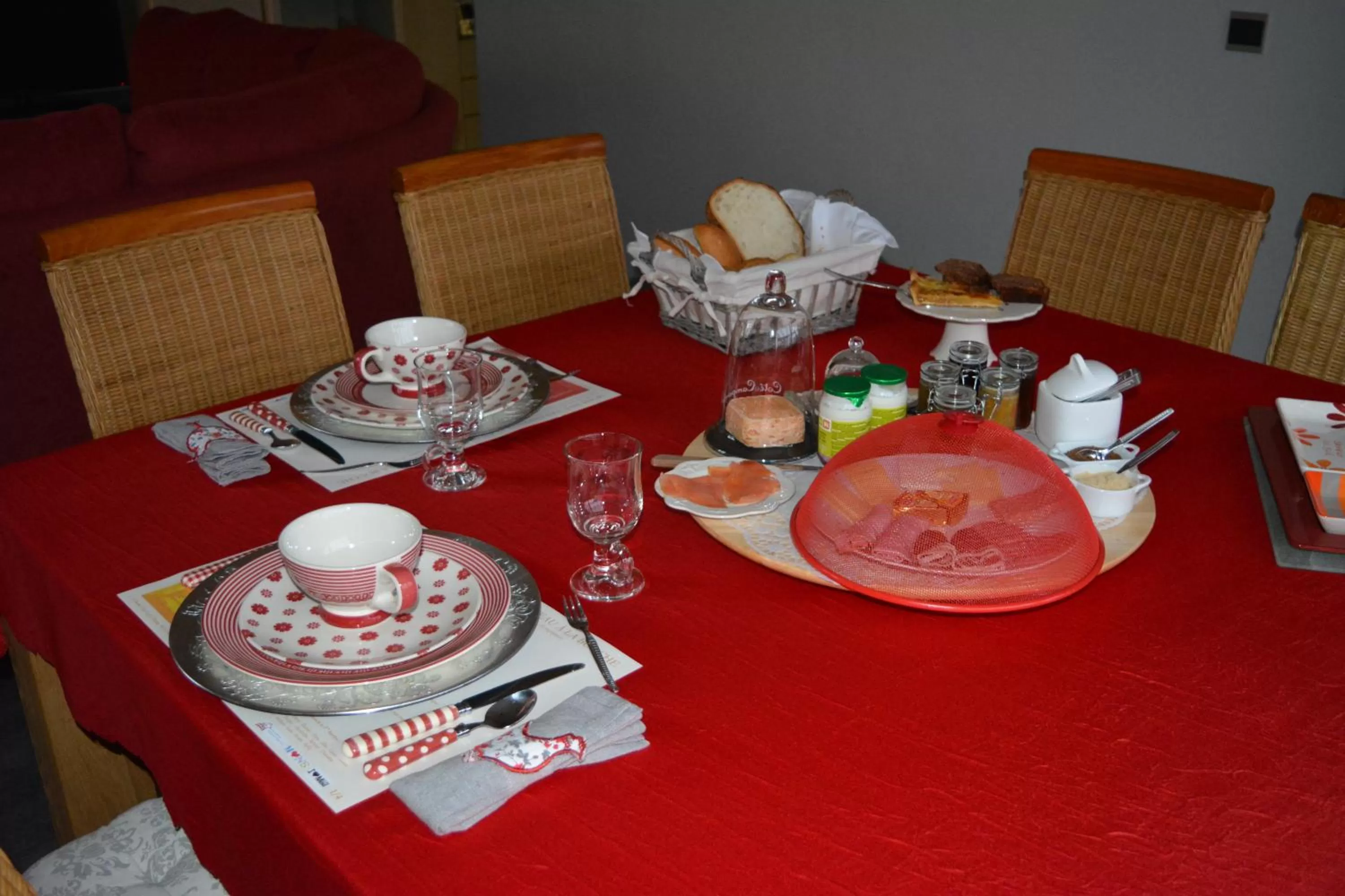 Continental breakfast in B&B A la Malogne
