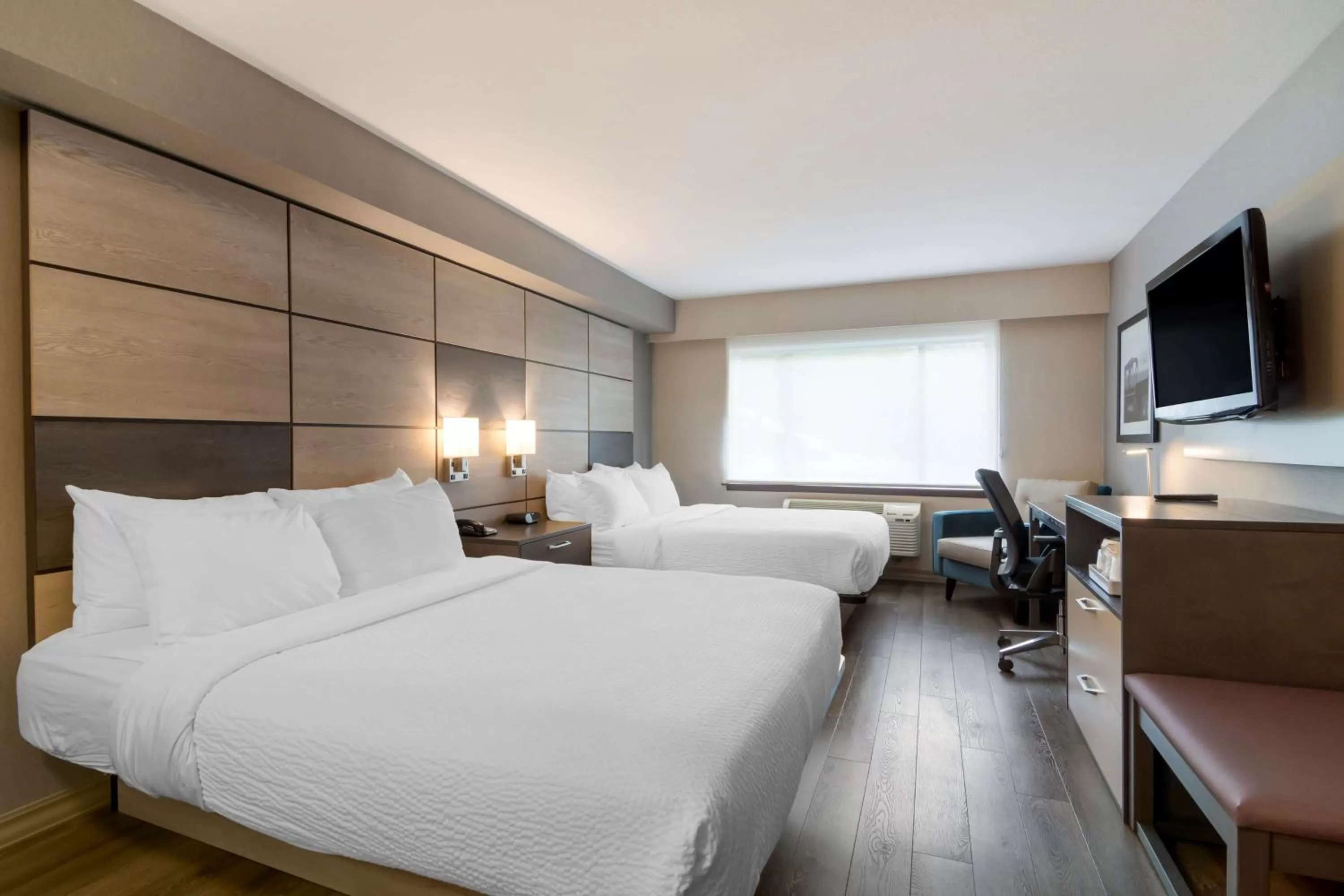 Bedroom, Bed in Best Western Premier Aberdeen Kamloops