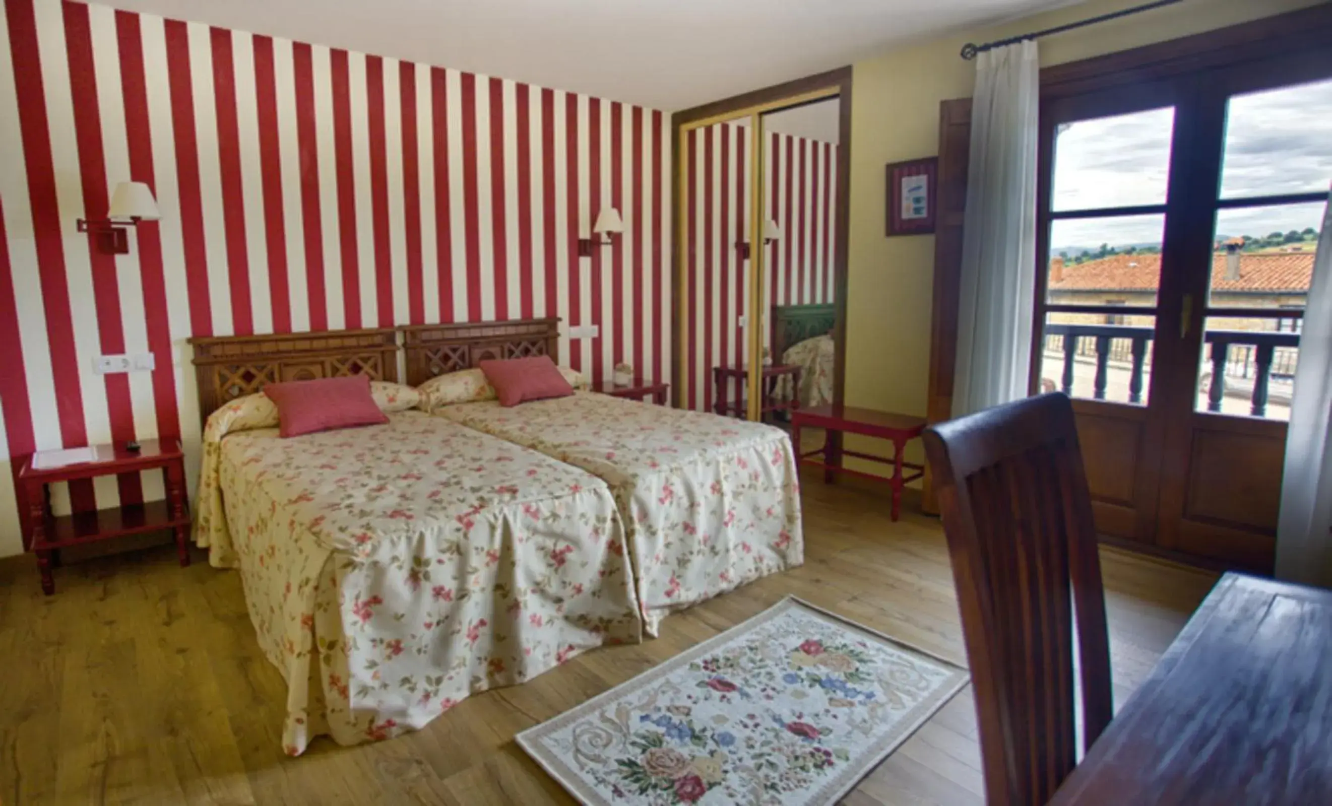 Bed in Hotel Colonial de Santillana