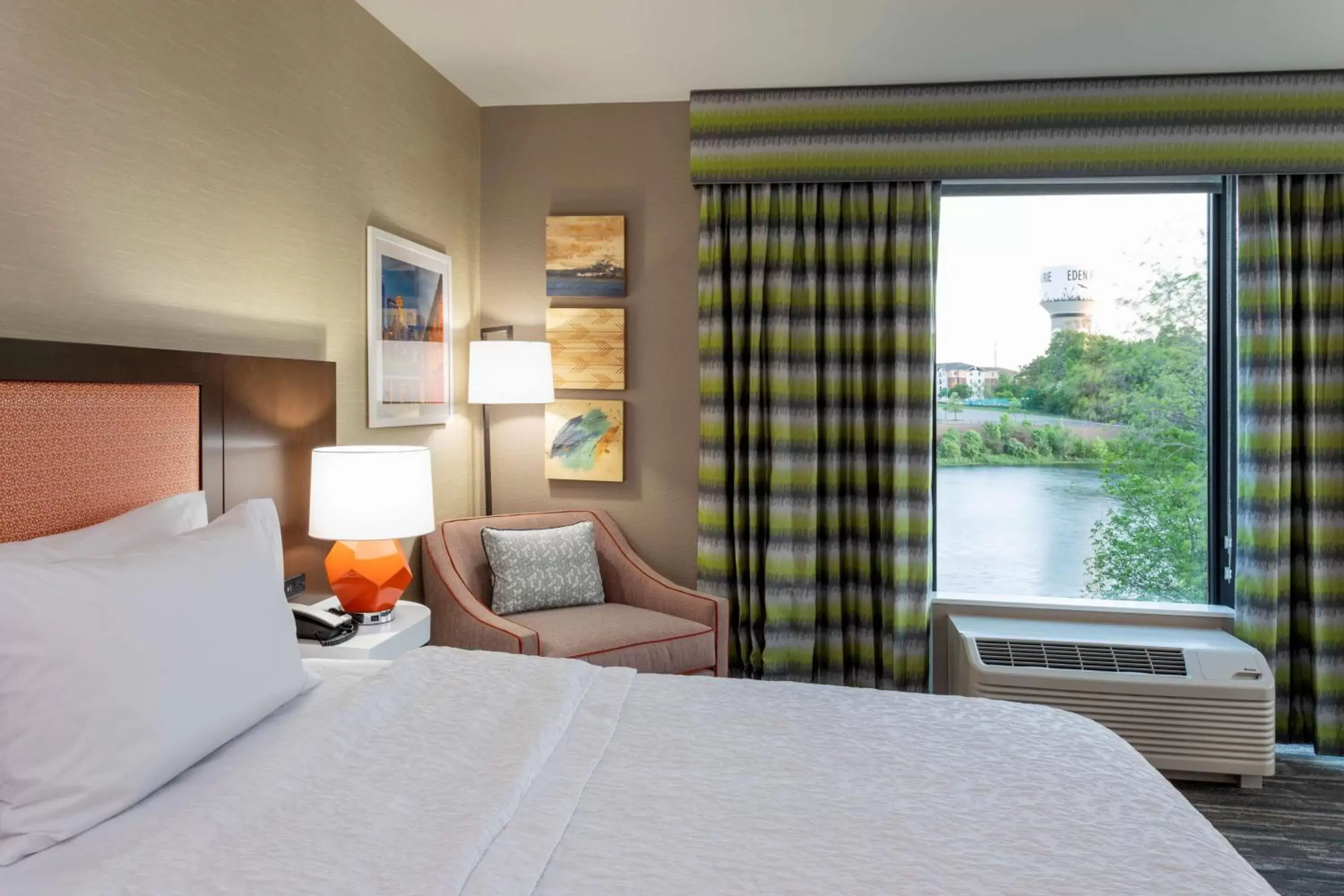 Bed in Hampton Inn Eden Prairie Minneapolis Bed in Hampton Inn Eden Prairie Minneapolis