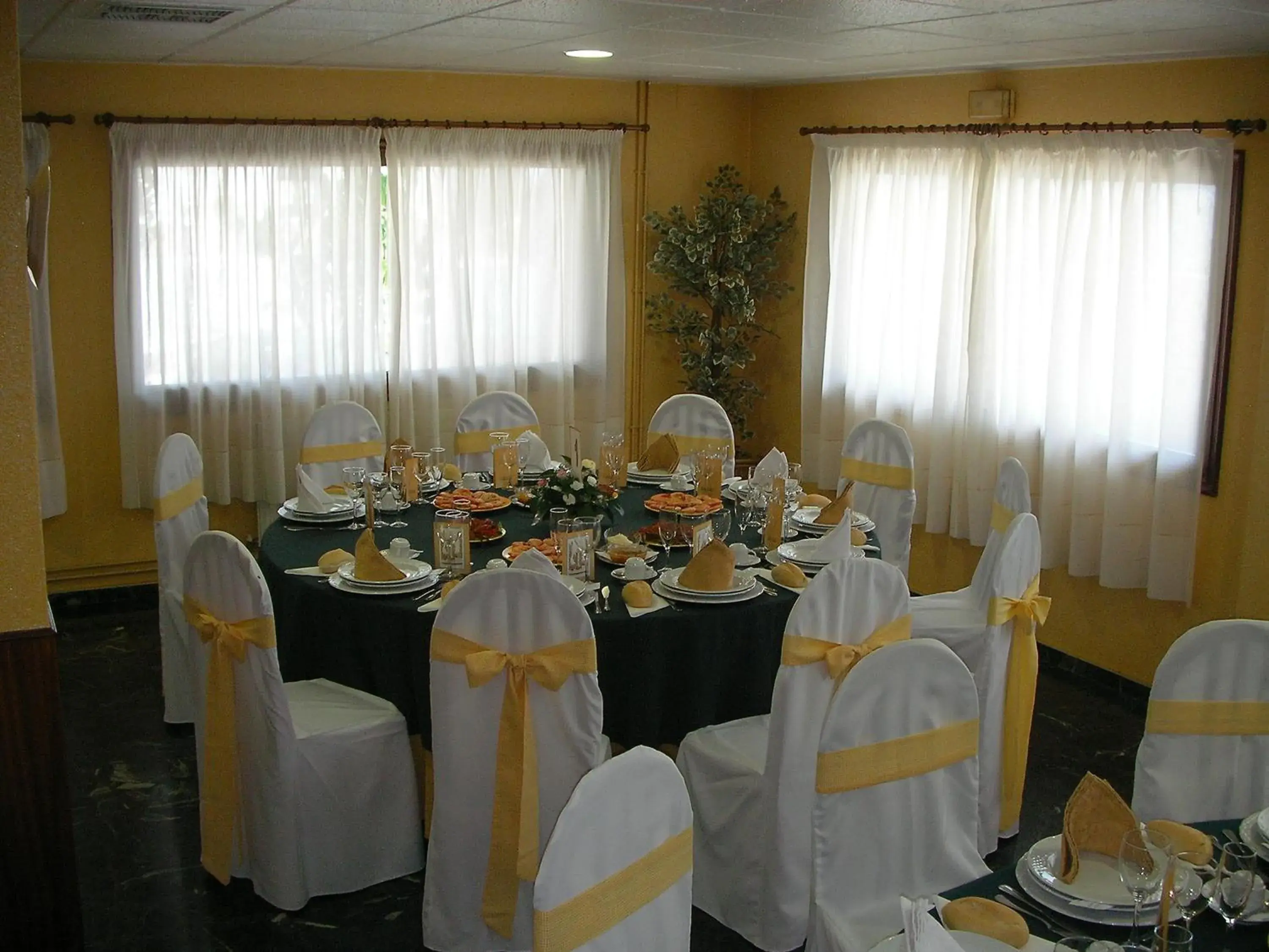 Restaurant/places to eat, Banquet Facilities in Cruceiro do Monte