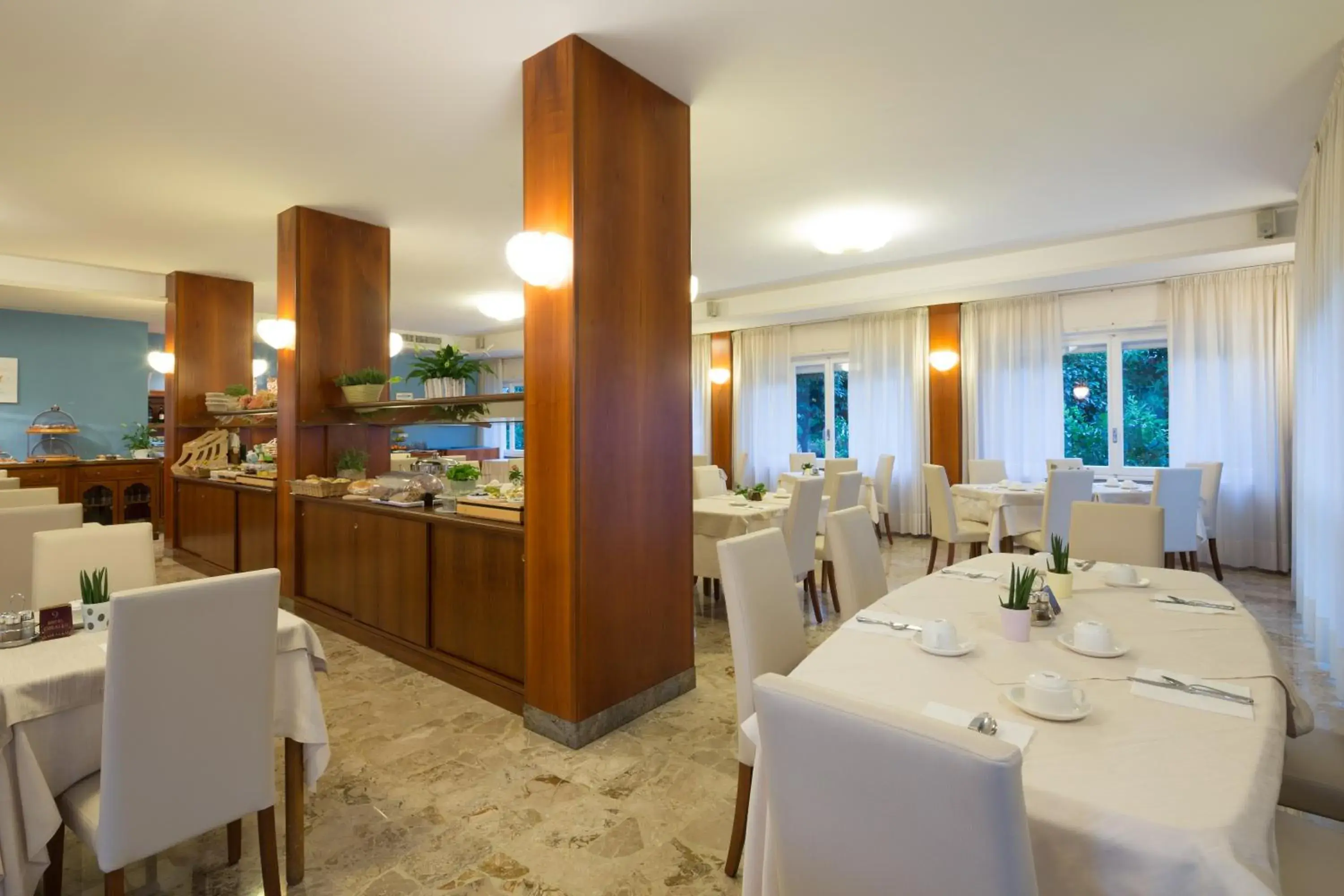 Restaurant/Places to Eat in Hotel Corallo