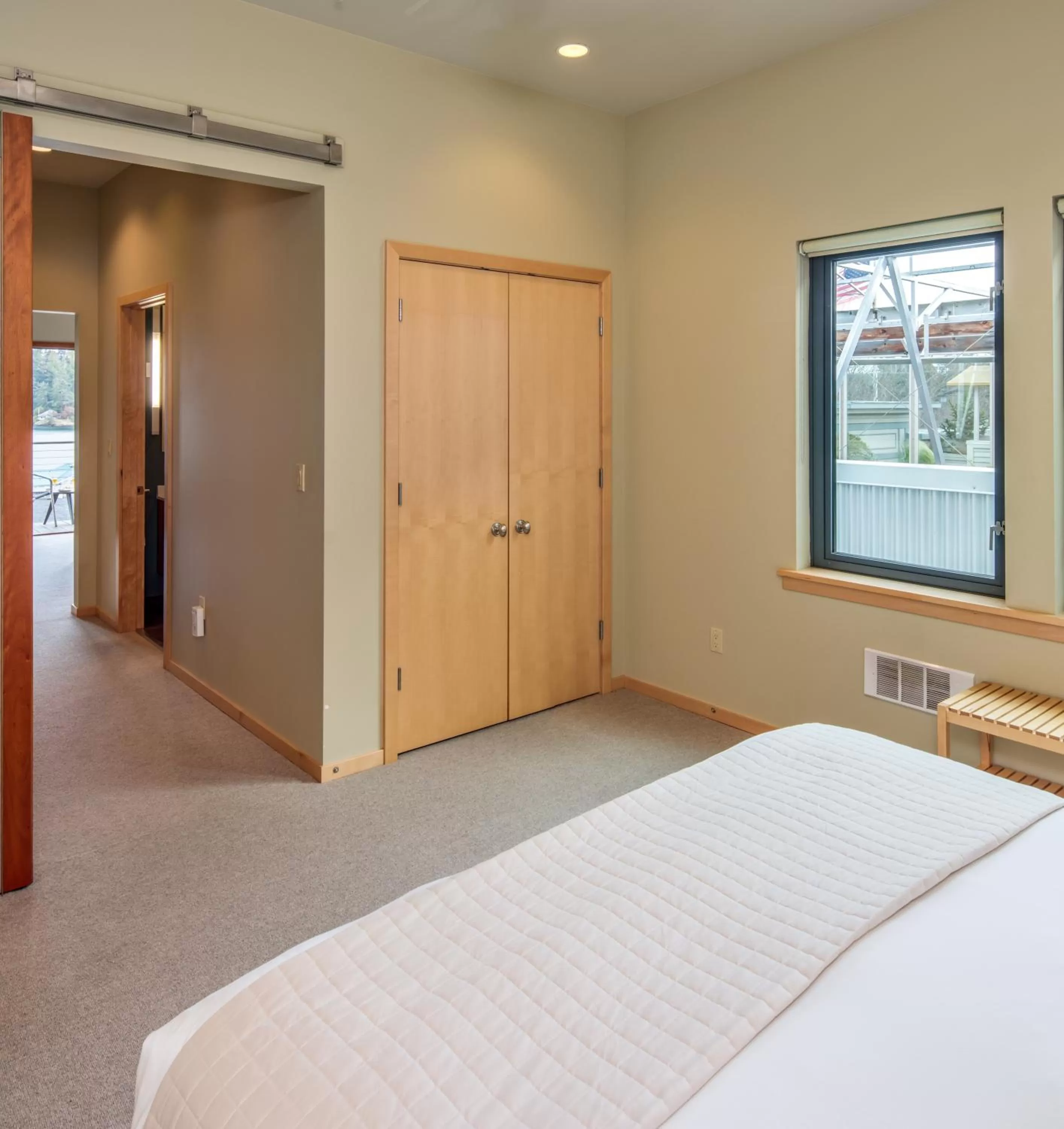 Bedroom, Bed in Island Inn at 123 West