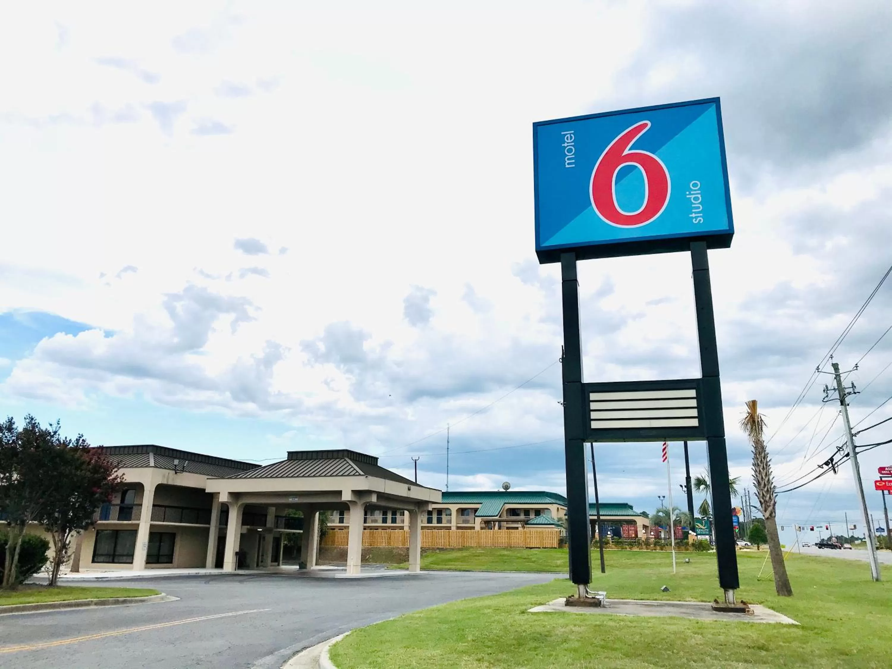 Property logo or sign, Property Building in Studio 6 Dublin, Ga
