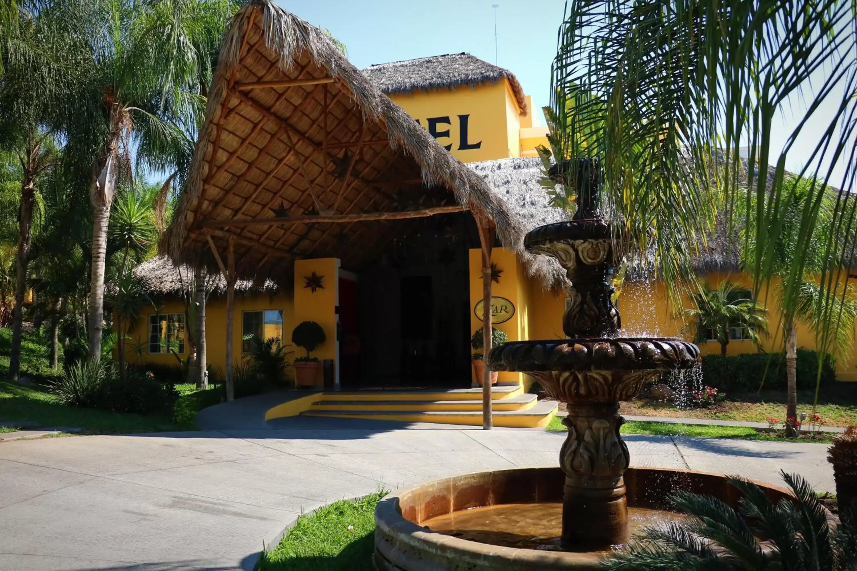 Facade/entrance, Property Building in Zar Colima