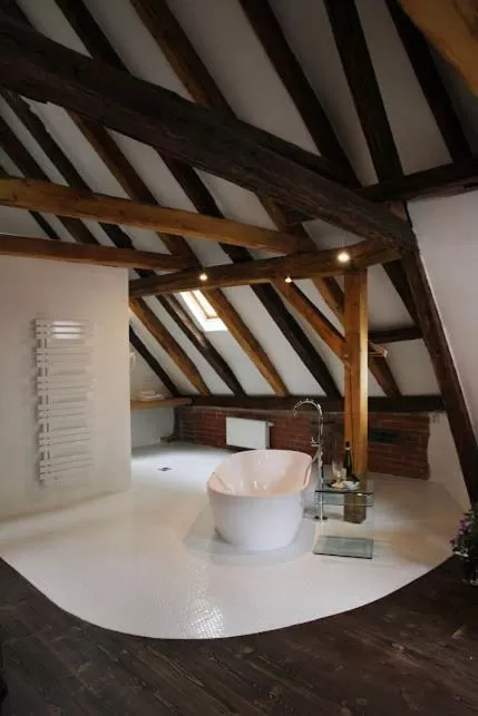 Bath, Bed in Hotel Svambersky dum