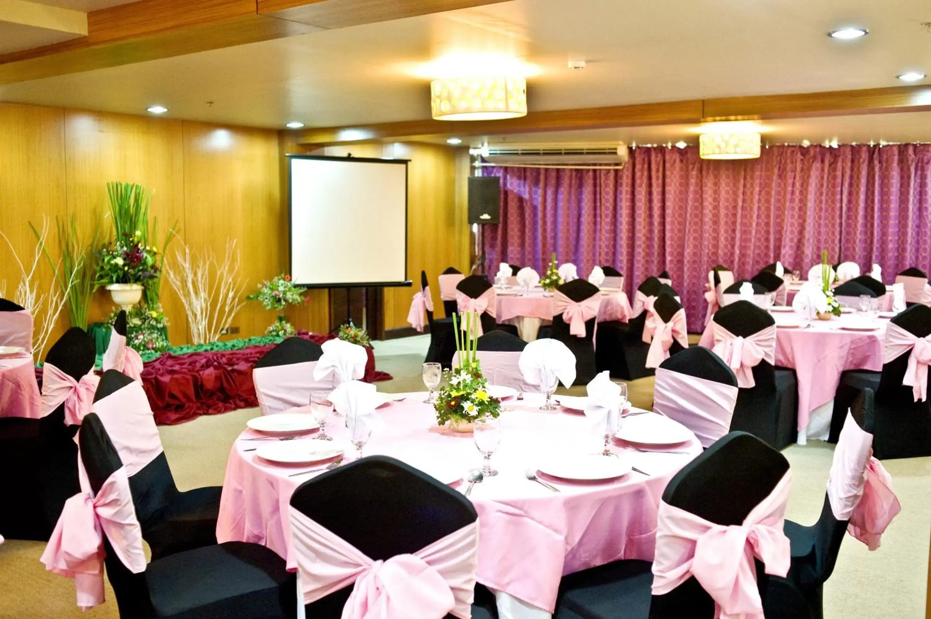 Banquet/Function facilities, Banquet Facilities in Goldberry Suites and Hotel - Mactan