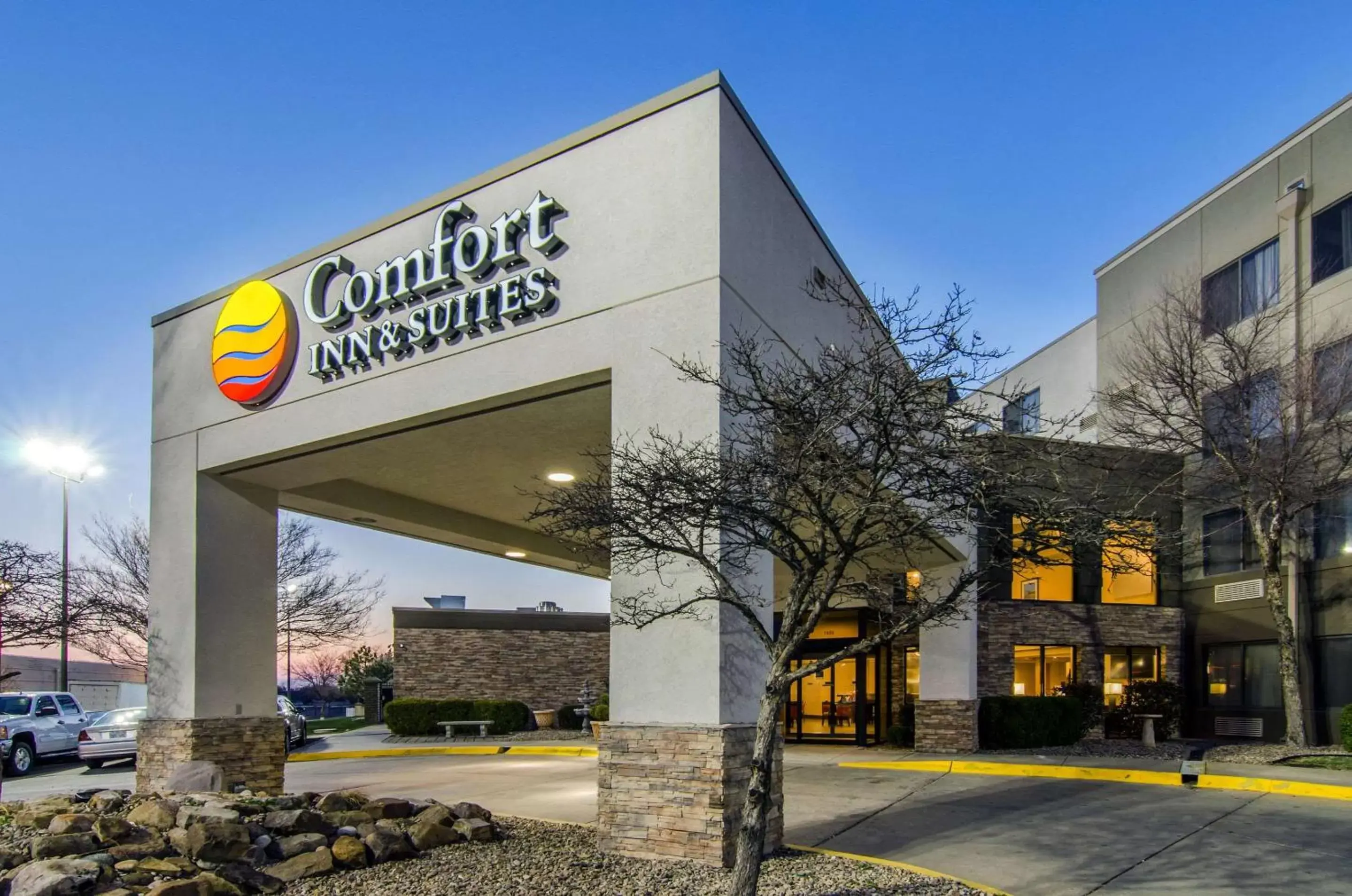 Property Building in Comfort Inn & Suites