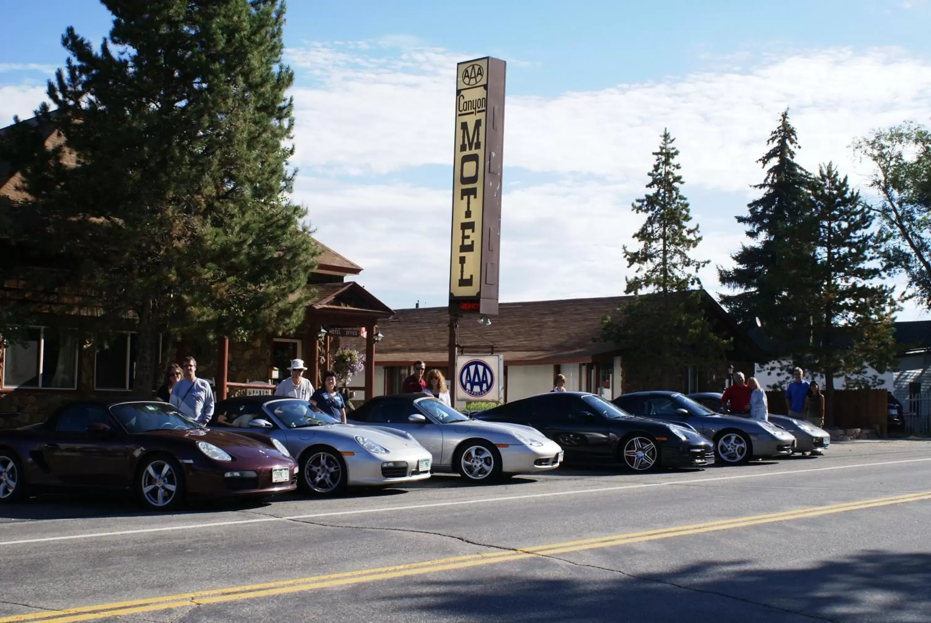 Facade/entrance, Property Building in Canyon Motel