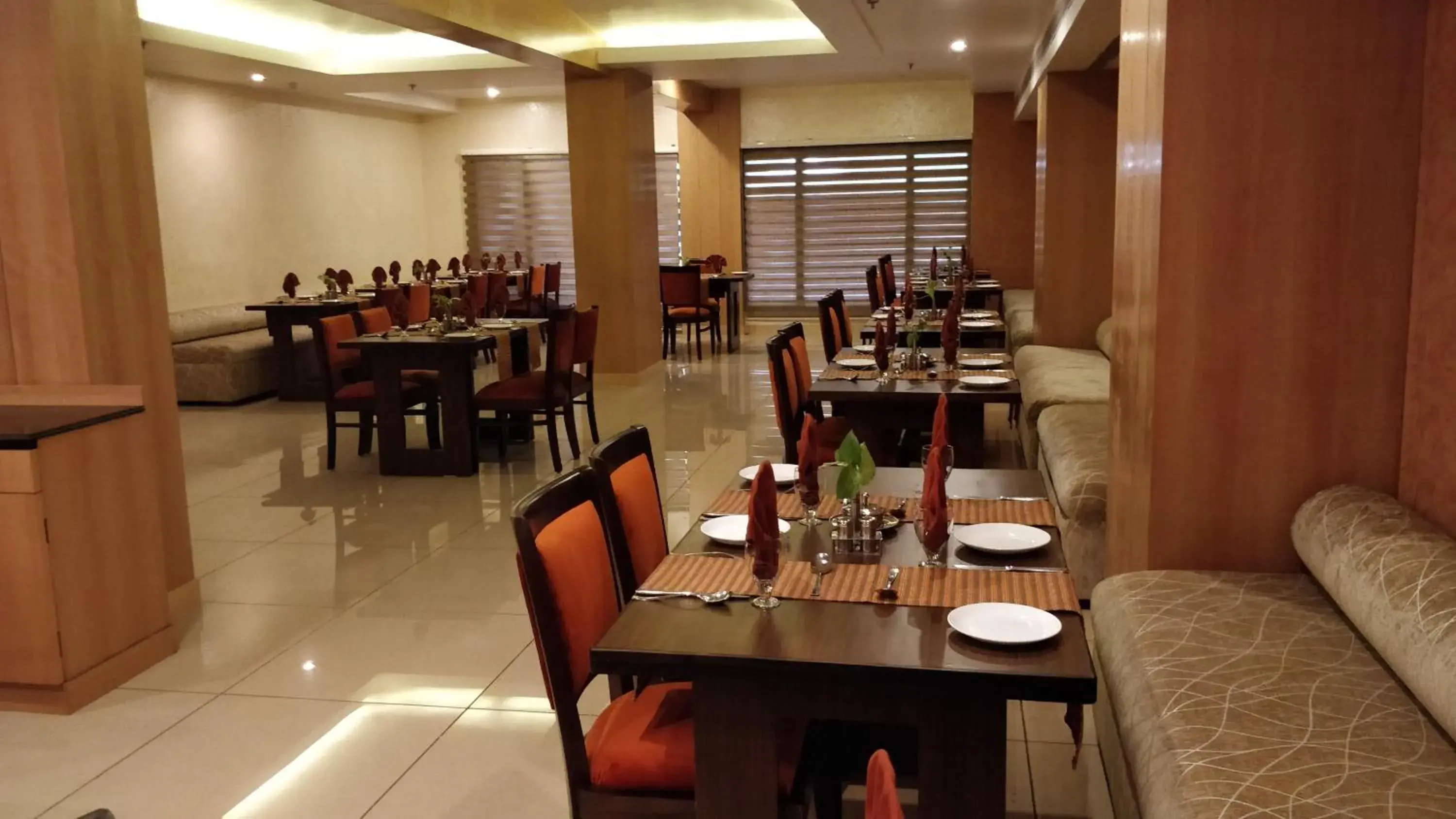 Restaurant/Places to Eat in Hotel Hindusthan International, Varanasi