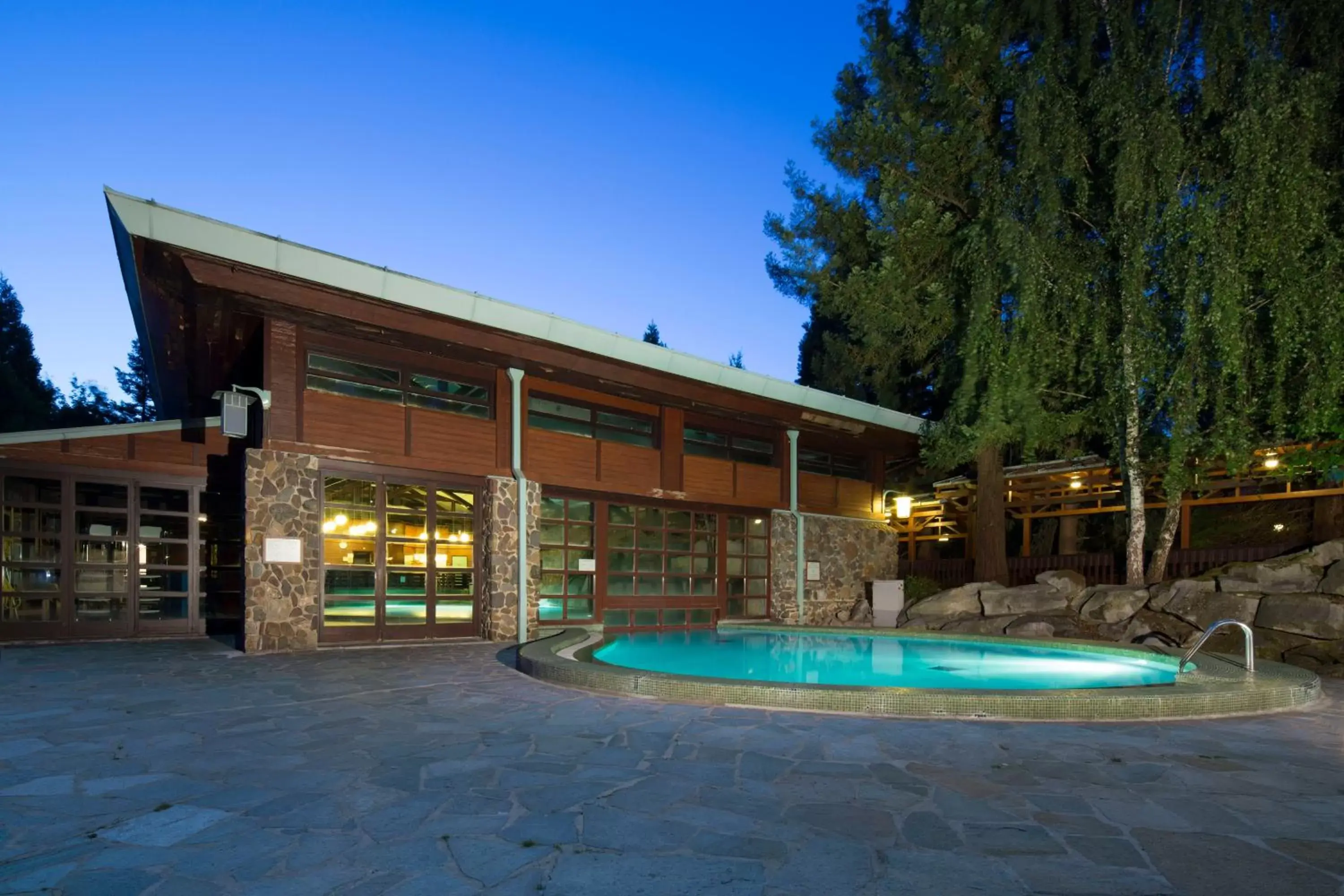 Swimming Pool in Disney Sequoia Lodge