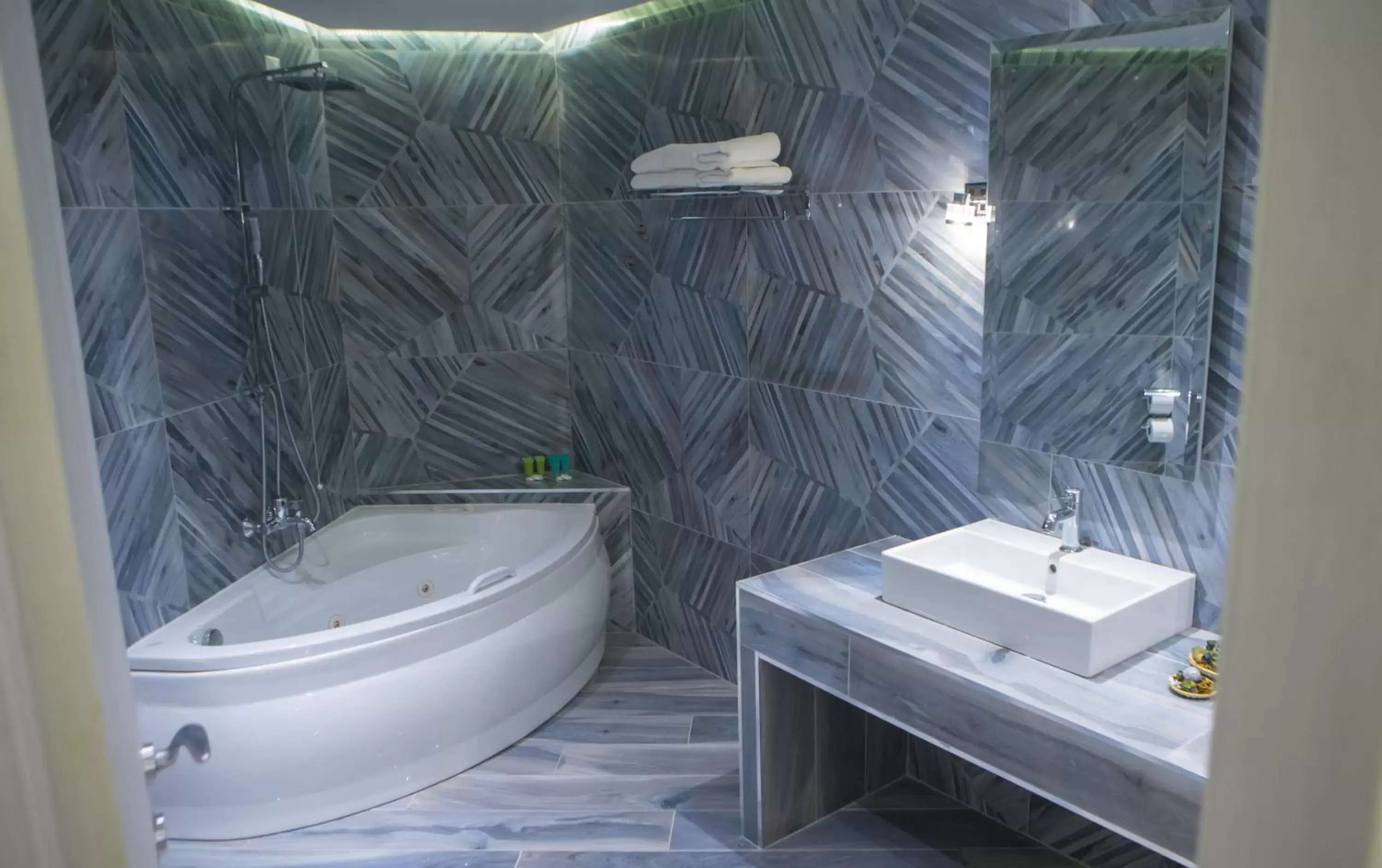 Shower, Bathroom in Hotel Pantelidis