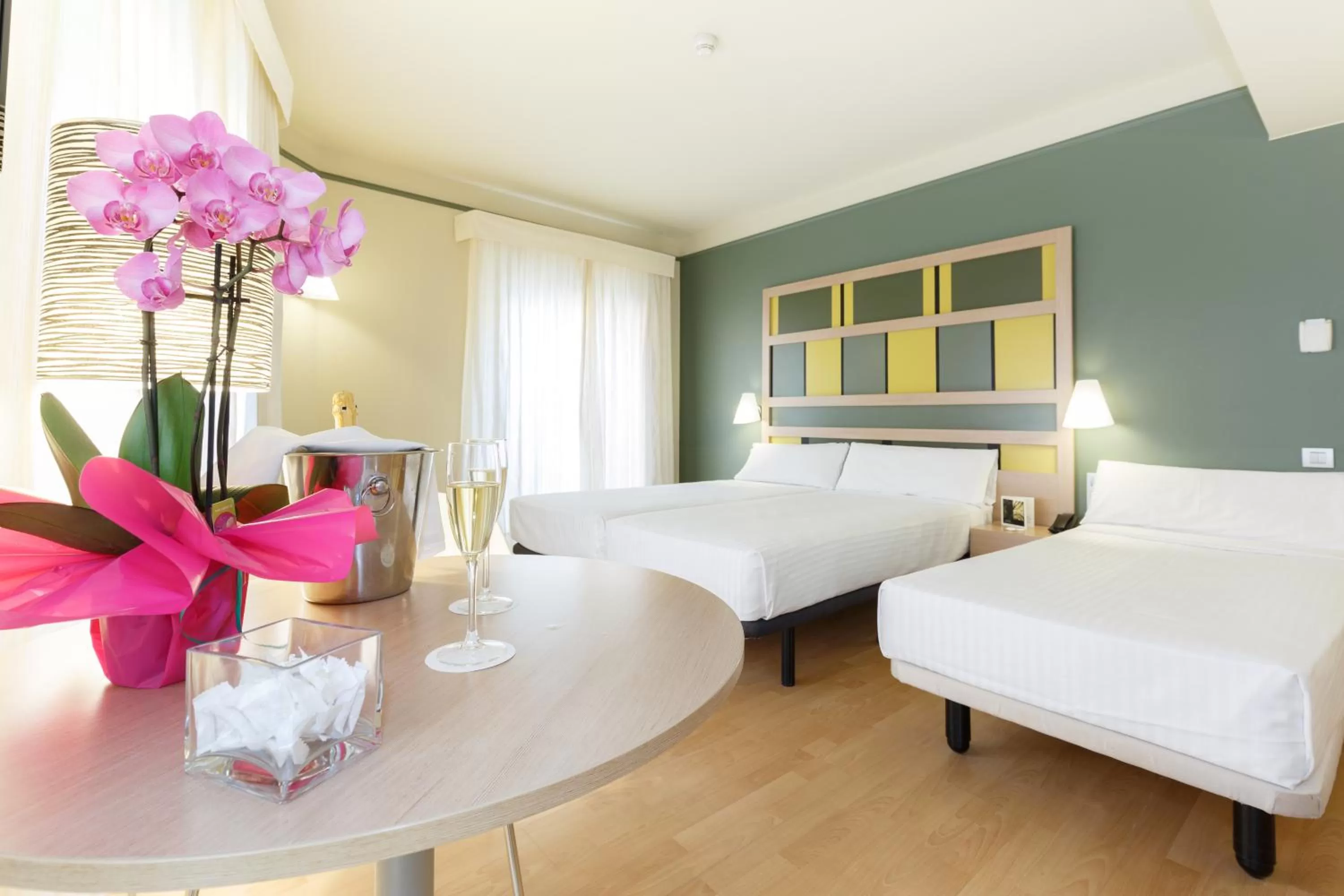 Photo of the whole room in Ciutat de Barcelona