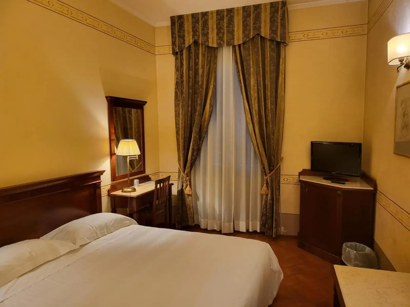 Photo of the whole room, Bed in Hotel Logge Dei Mercanti